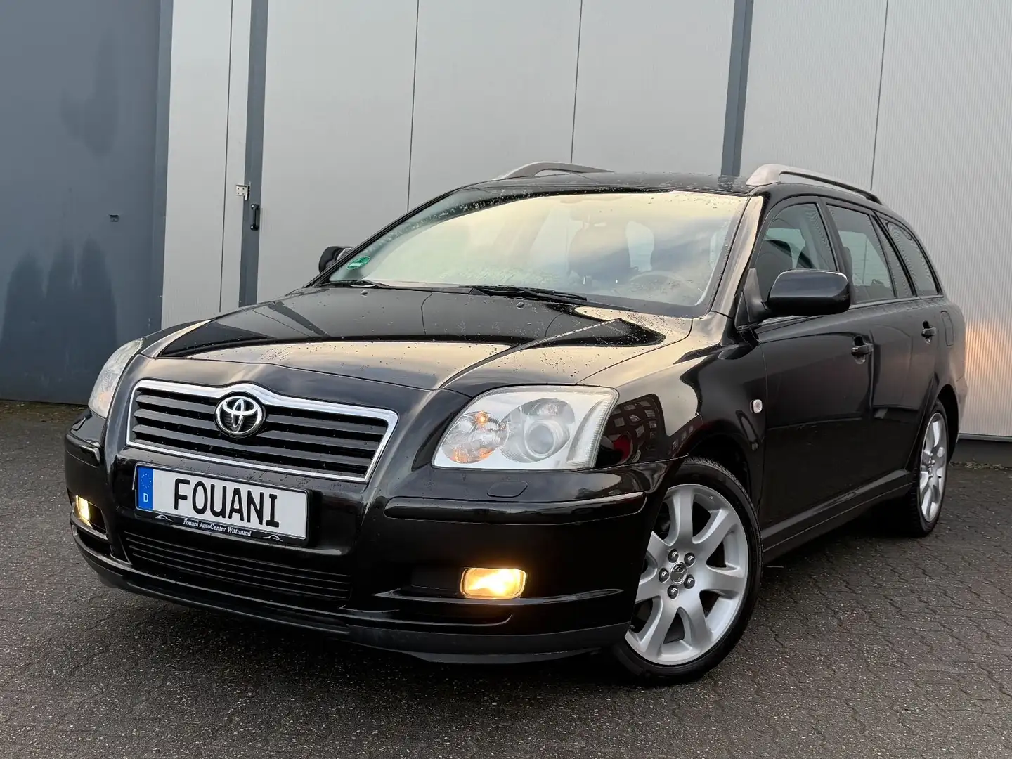 Toyota Avensis Kombi 2.0 Executive*TOP-ZUSTAND*GARANTIE Schwarz - 1