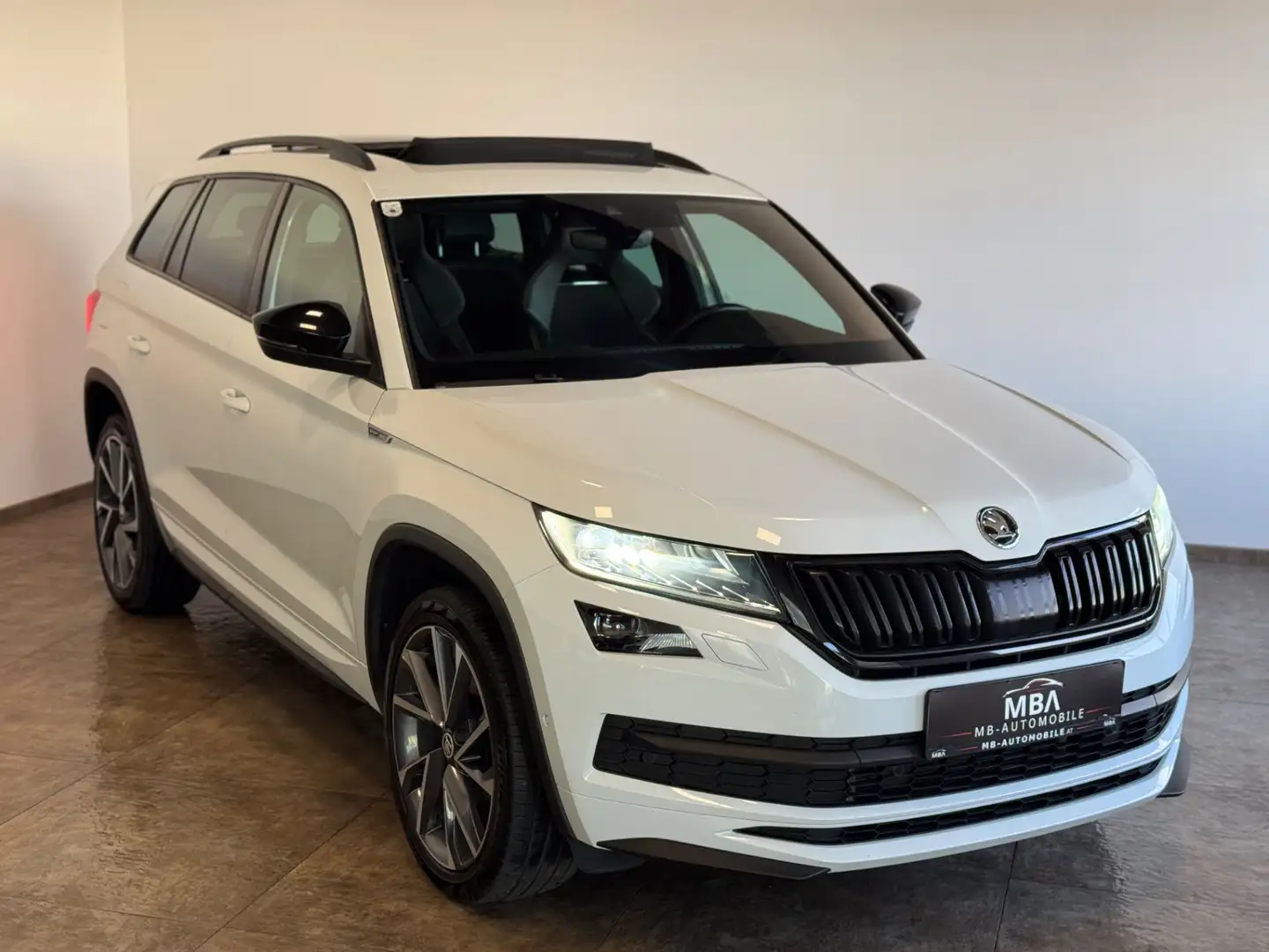 Skoda Kodiaq 2.0 TDI DSG Sportline 4x4 | 20" | PANO | AHK | mt Weiß - 1