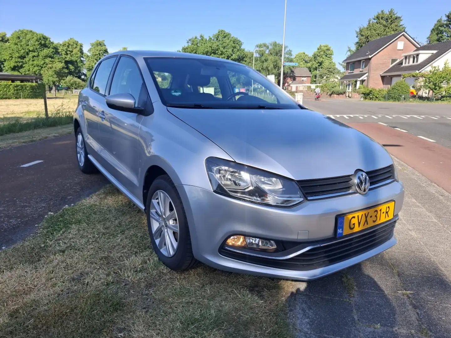 Volkswagen Polo 1.2 TSI Comfortline Gris - 2