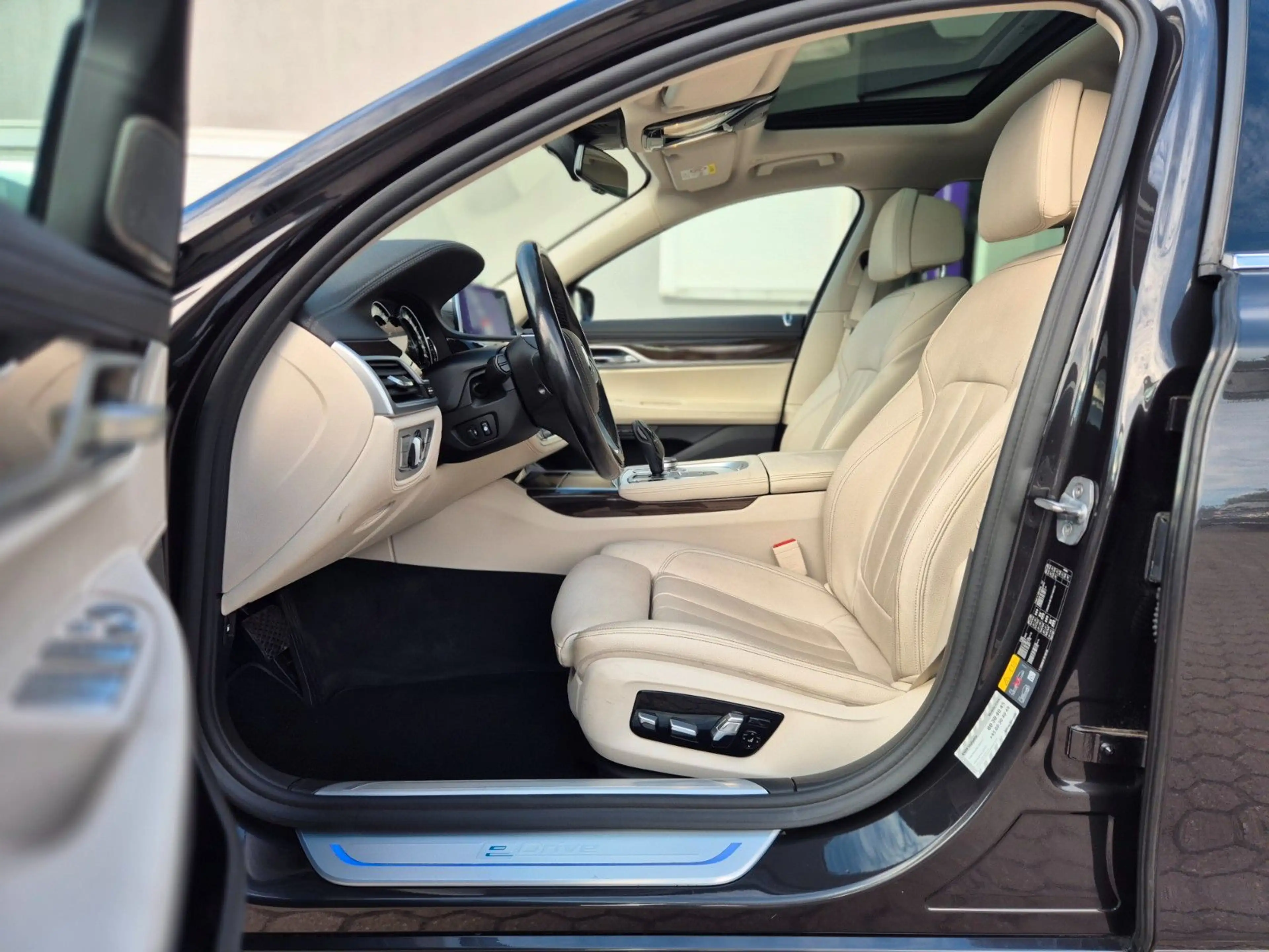 BMW 740 Le iPerformance Display Key/ Massage/ 4-Zonen — photo 11