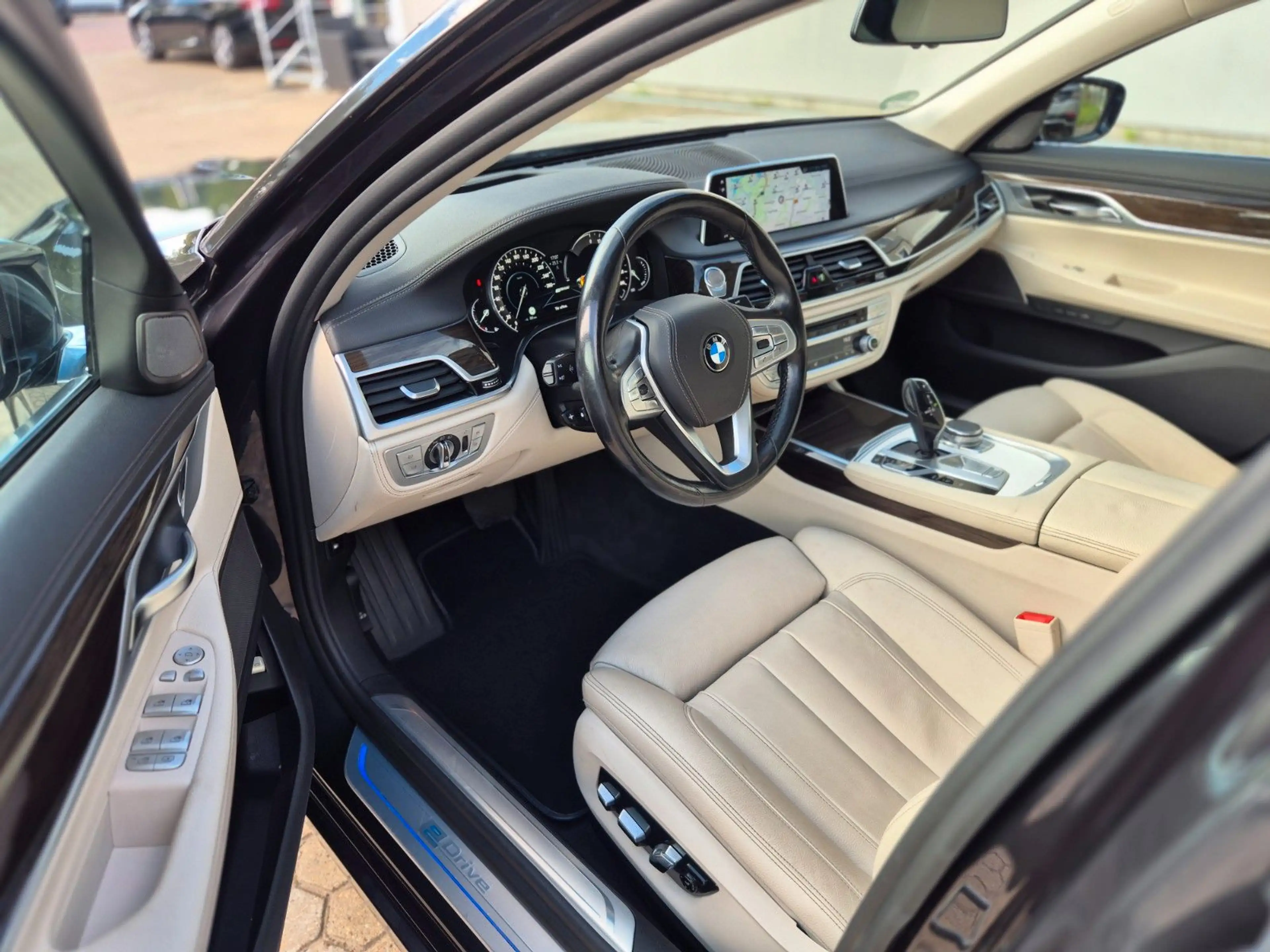 BMW 740 Le iPerformance Display Key/ Massage/ 4-Zonen — photo 10