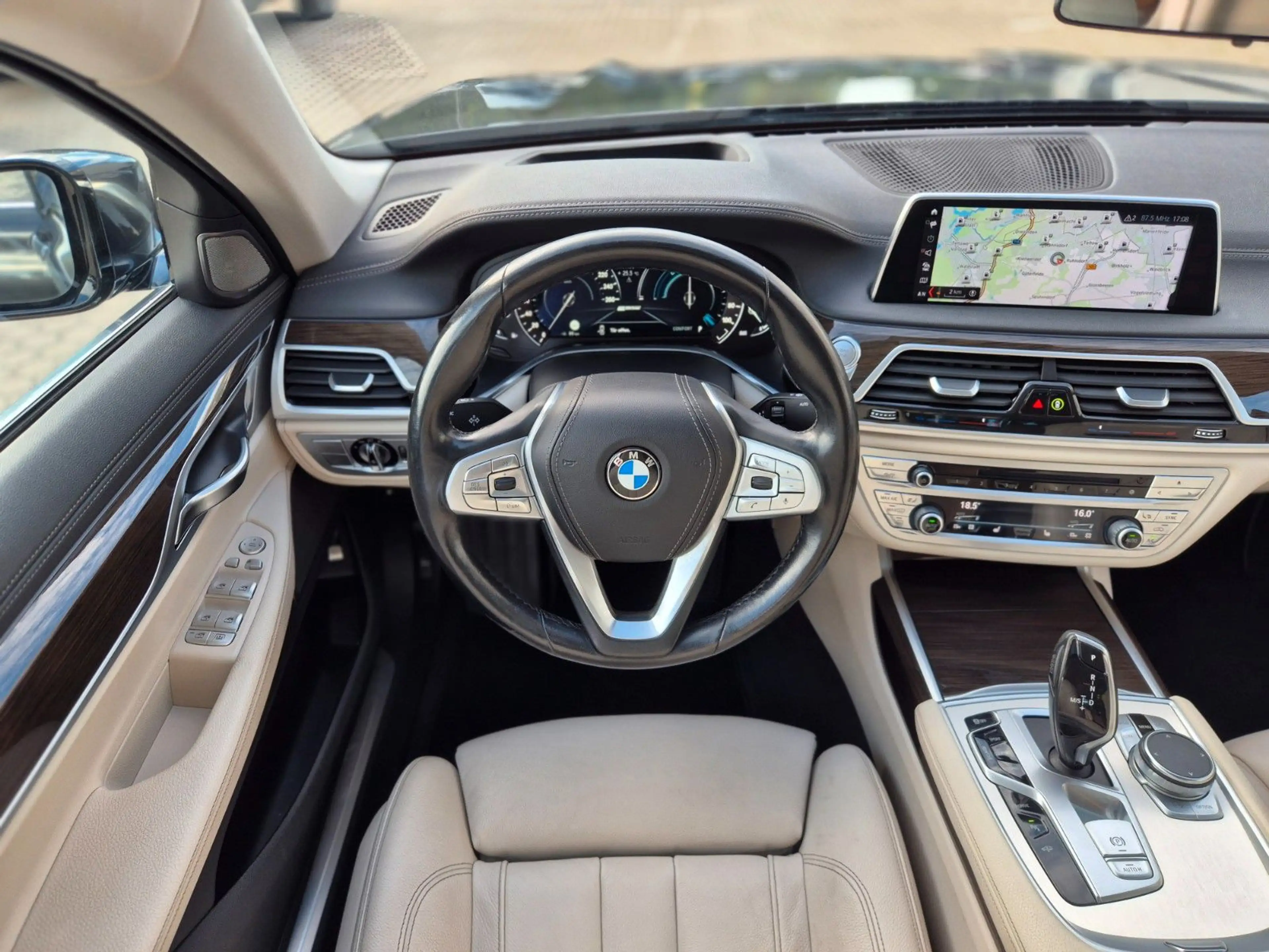 BMW 740 Le iPerformance Display Key/ Massage/ 4-Zonen — photo 13