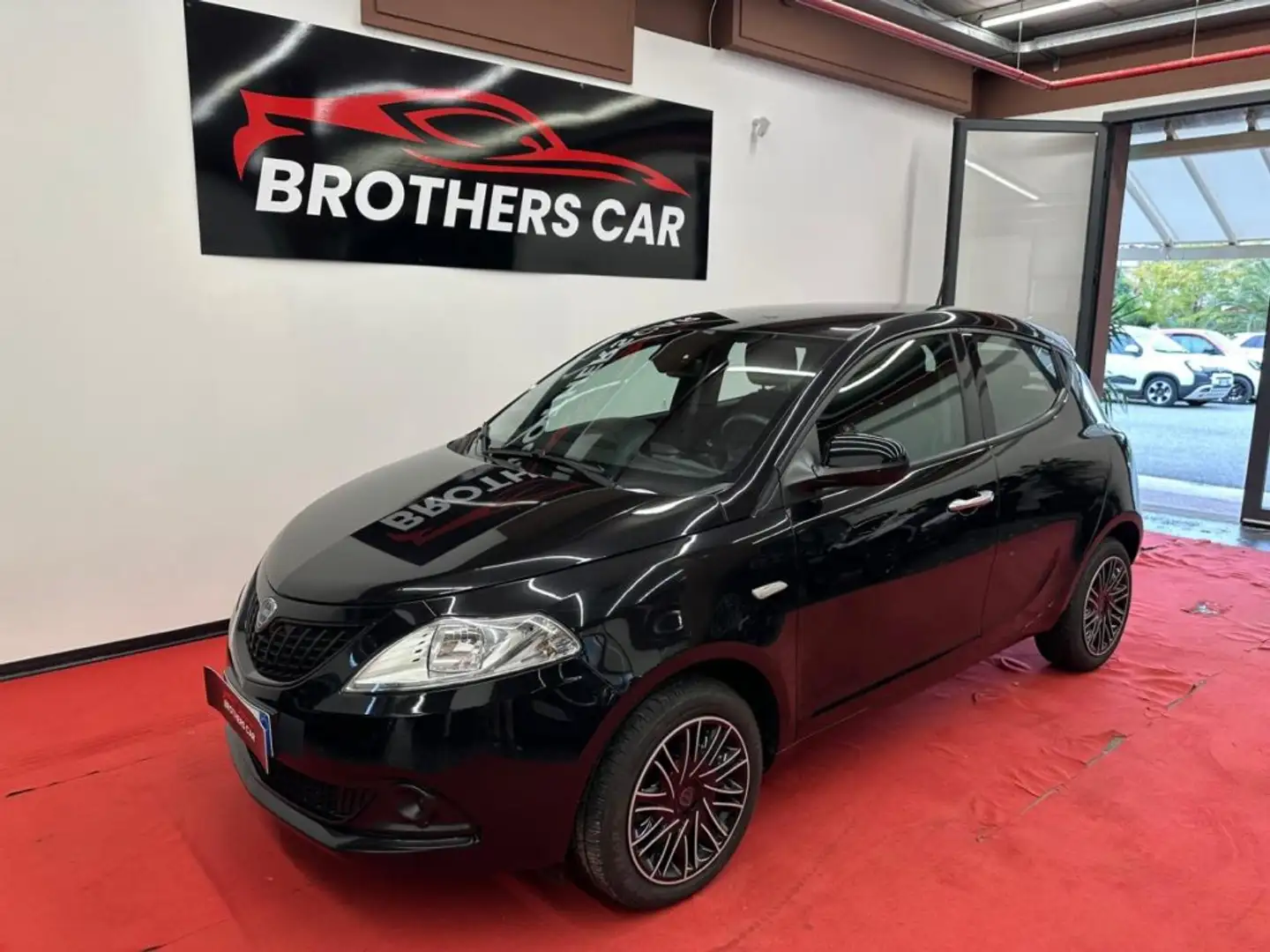 Lancia Ypsilon 1.0 5 porte S&S Hybrid Nero - 1