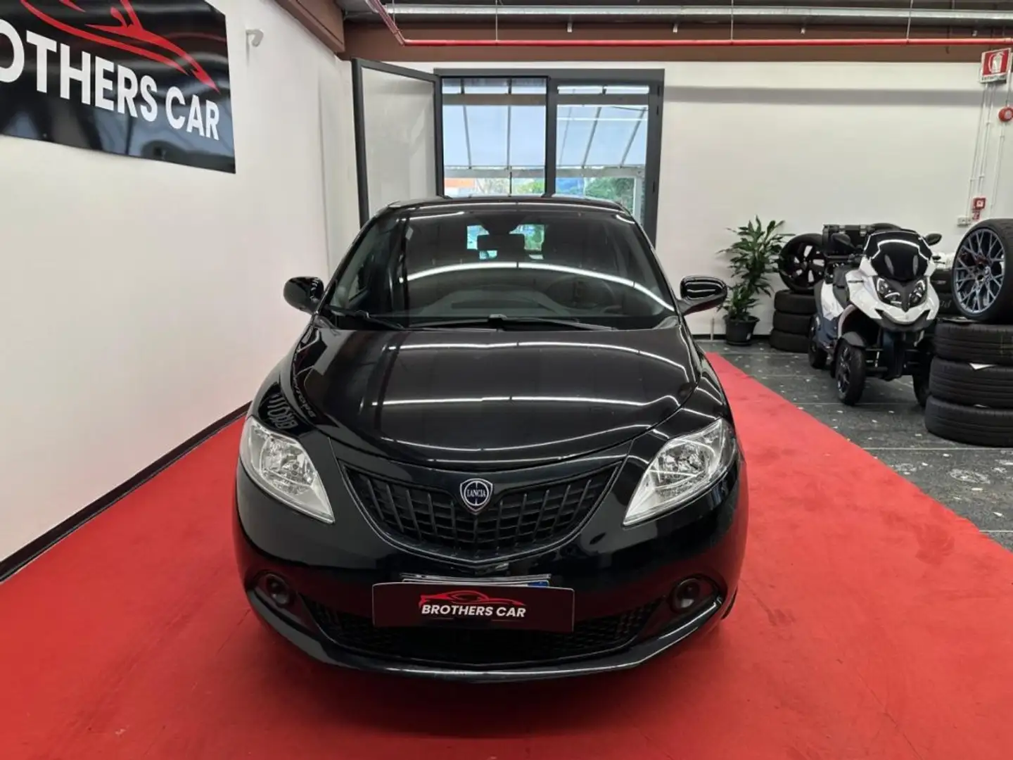 Lancia Ypsilon 1.0 5 porte S&S Hybrid Nero - 2