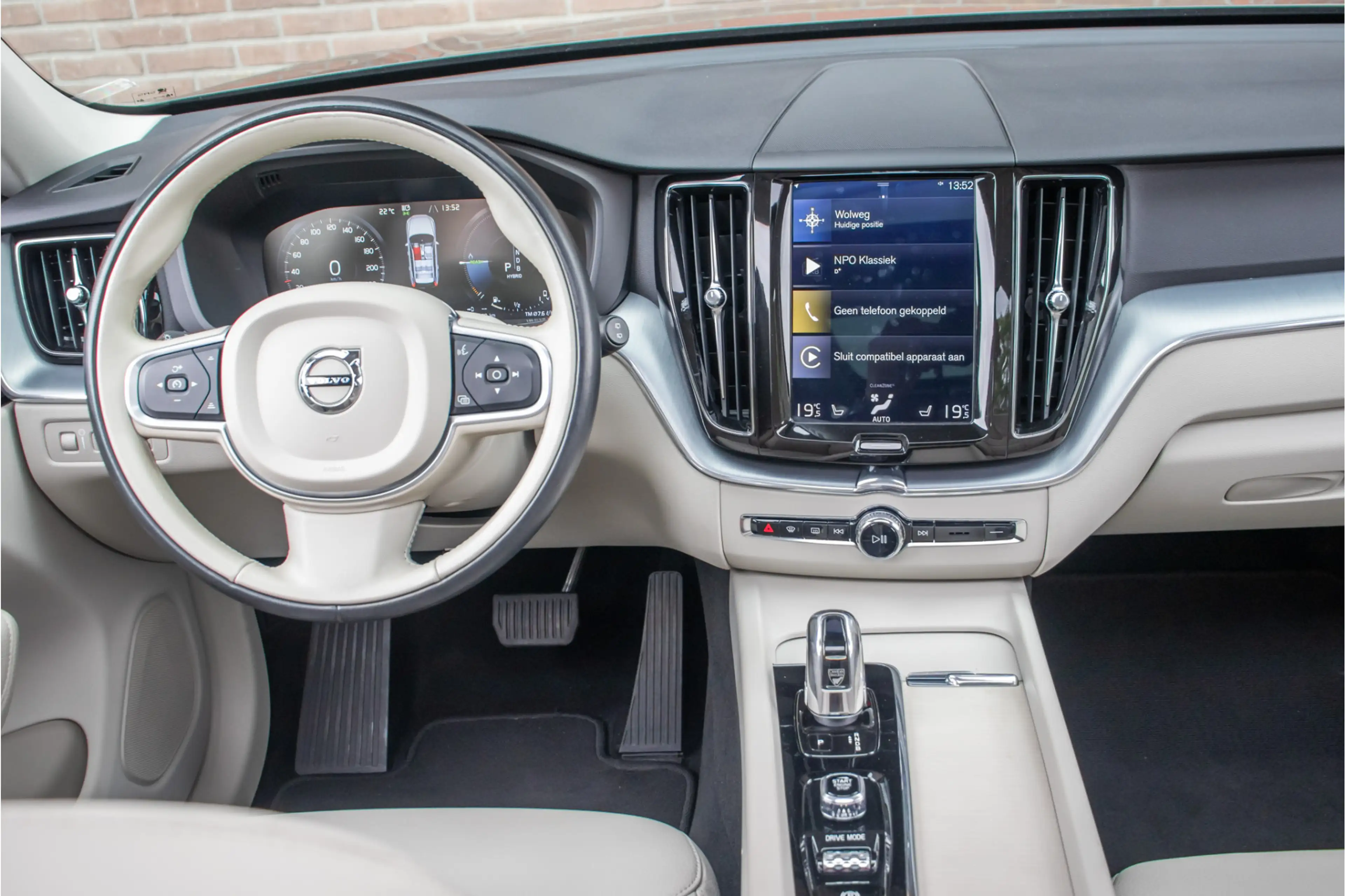 Volvo XC60 T8 Twin Engine AWD Momentum, Leder, Carplay, Trekh — photo 8