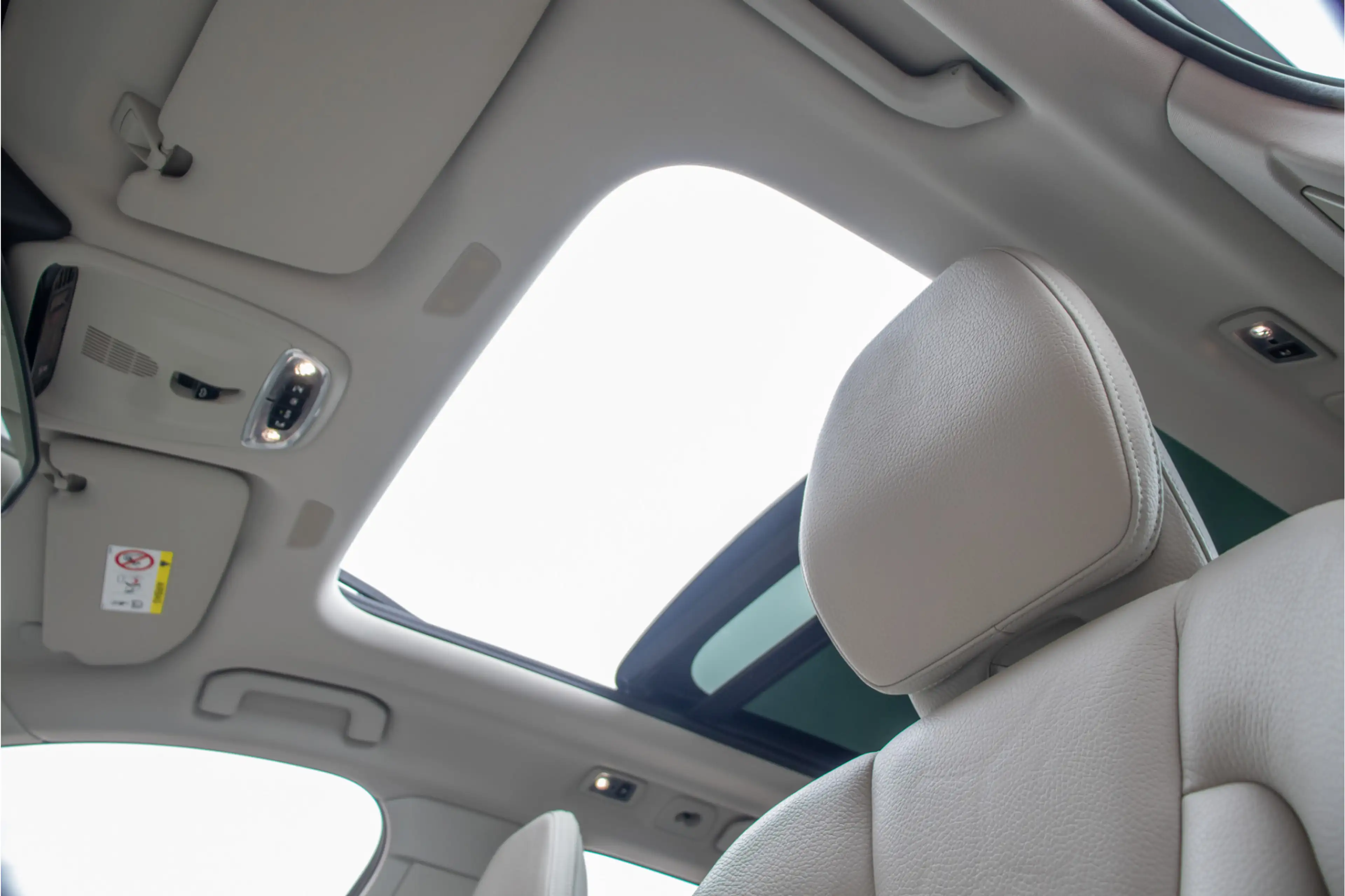 Volvo XC60 T8 Twin Engine AWD Momentum, Leder, Carplay, Trekh — photo 15