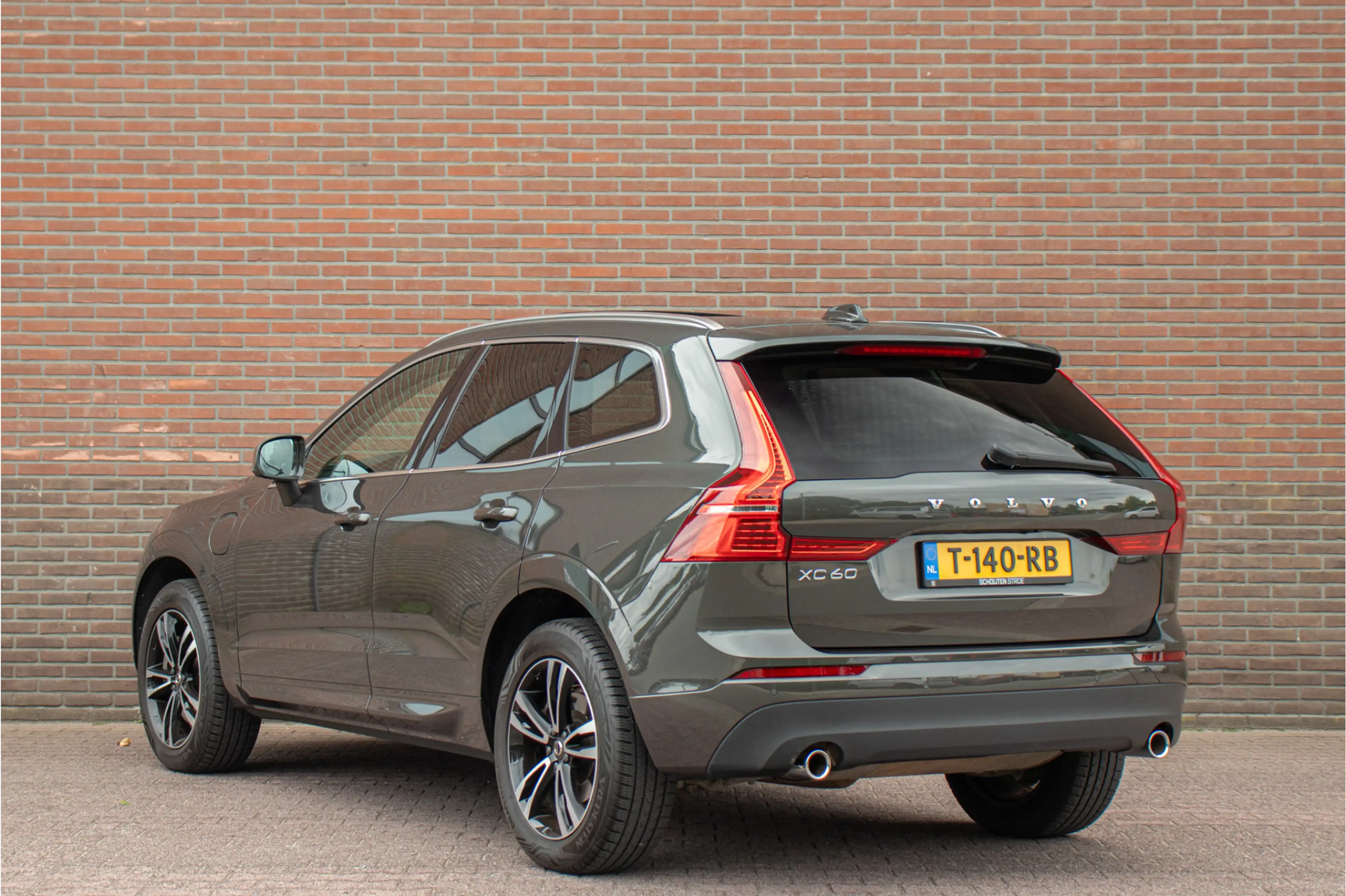 Volvo XC60 T8 Twin Engine AWD Momentum, Leder, Carplay, Trekh — photo 7