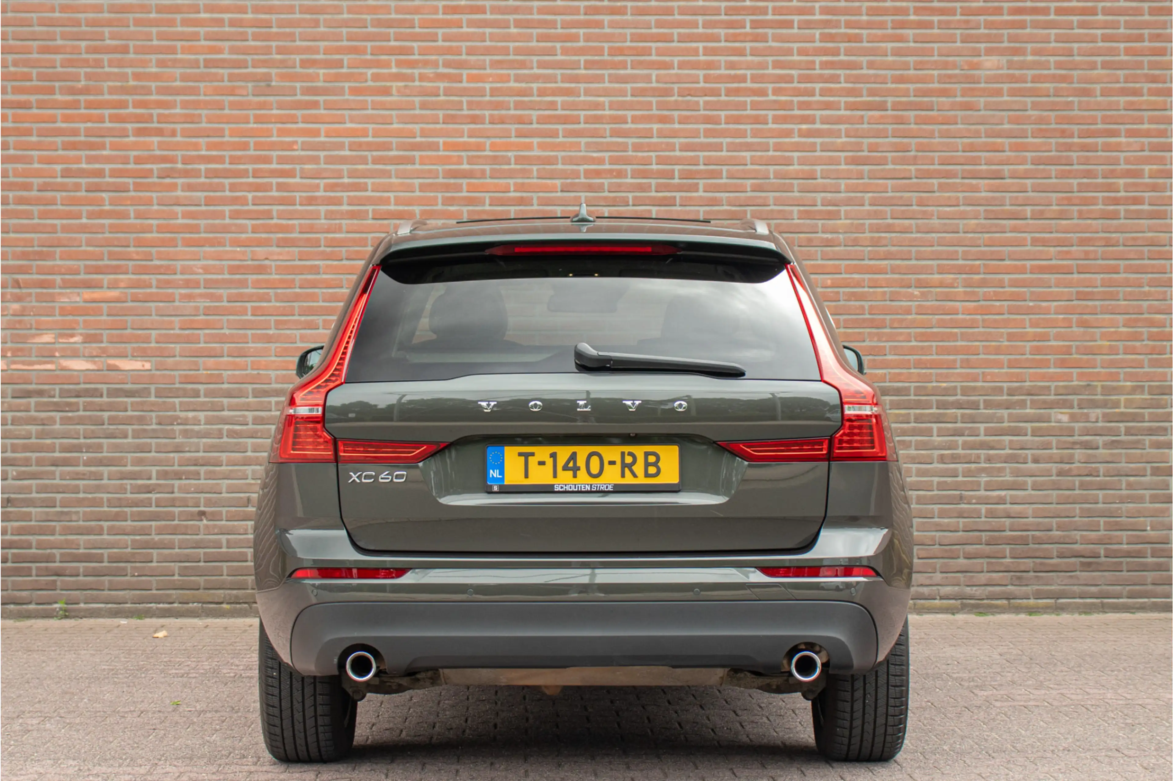 Volvo XC60 T8 Twin Engine AWD Momentum, Leder, Carplay, Trekh — photo 26