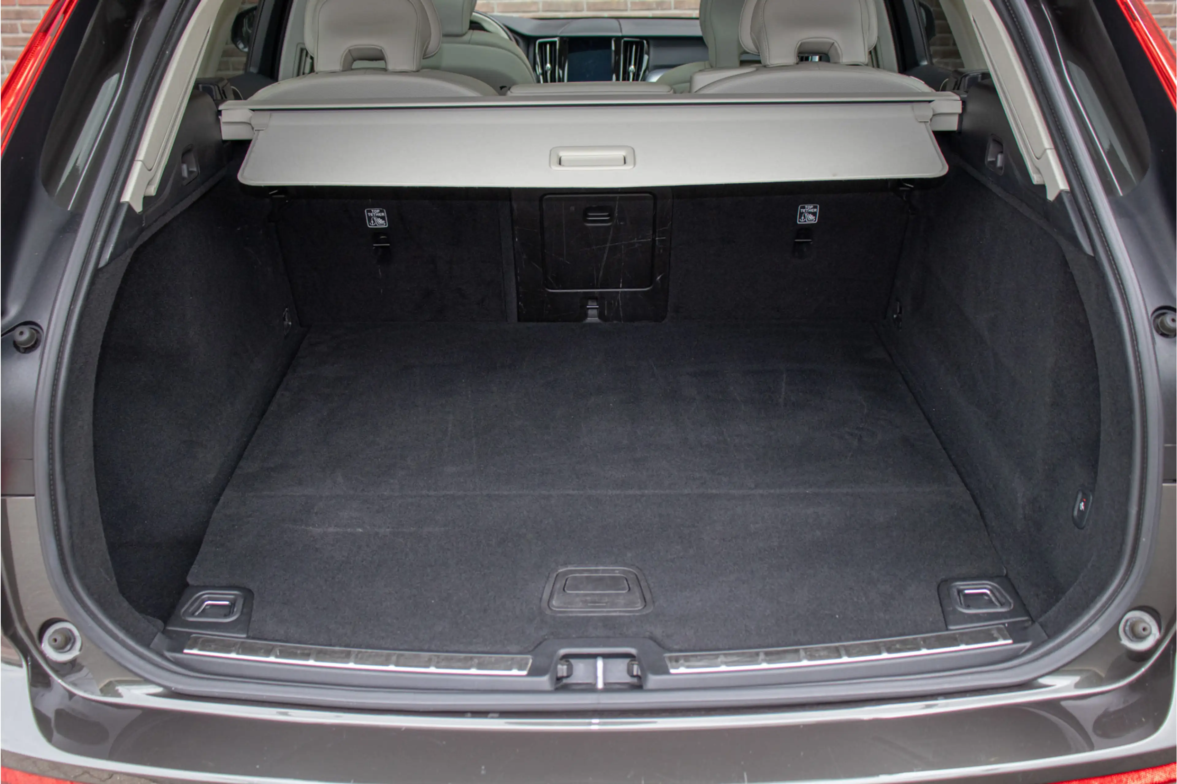 Volvo XC60 T8 Twin Engine AWD Momentum, Leder, Carplay, Trekh — photo 28