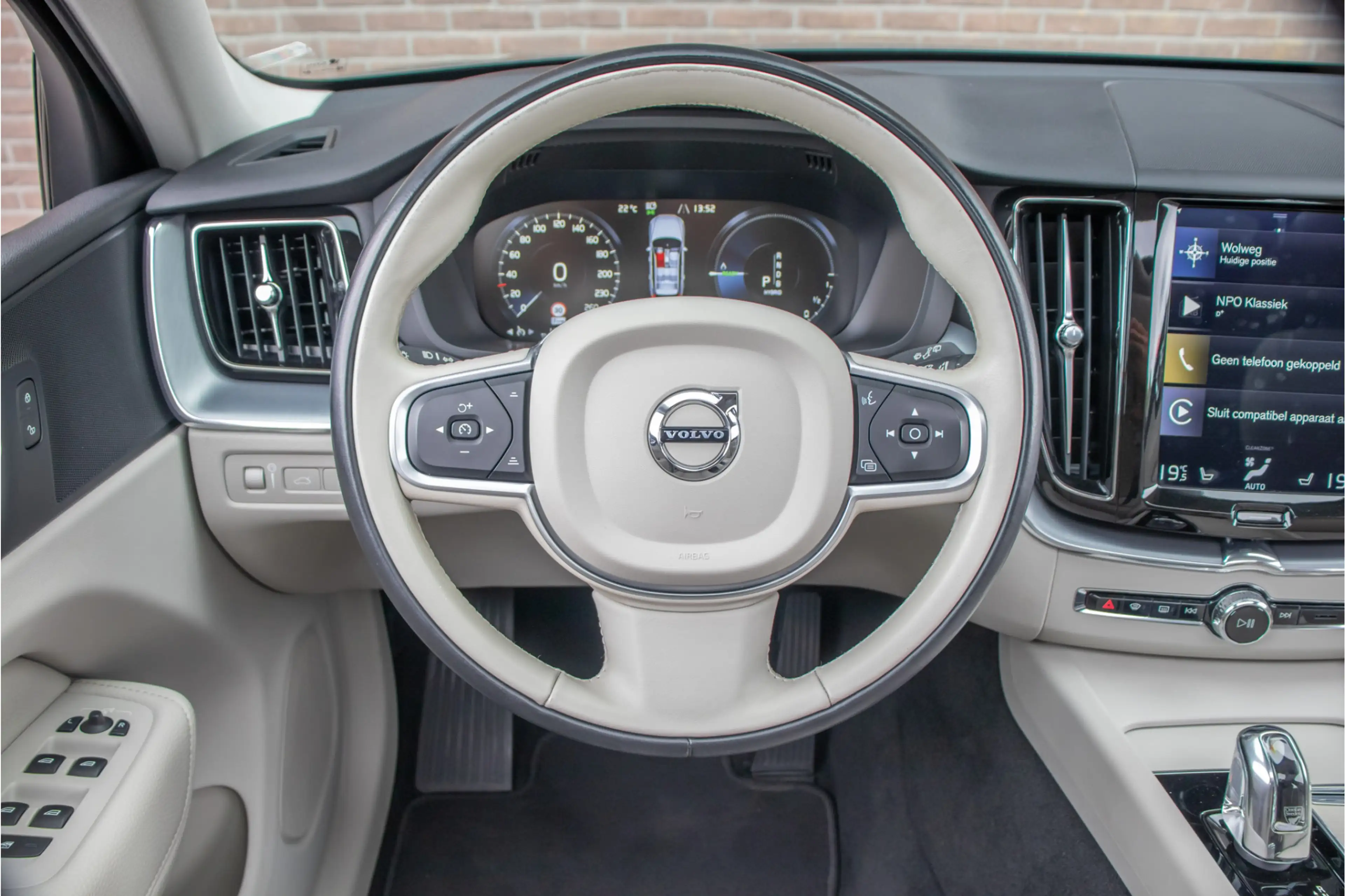 Volvo XC60 T8 Twin Engine AWD Momentum, Leder, Carplay, Trekh — photo 11