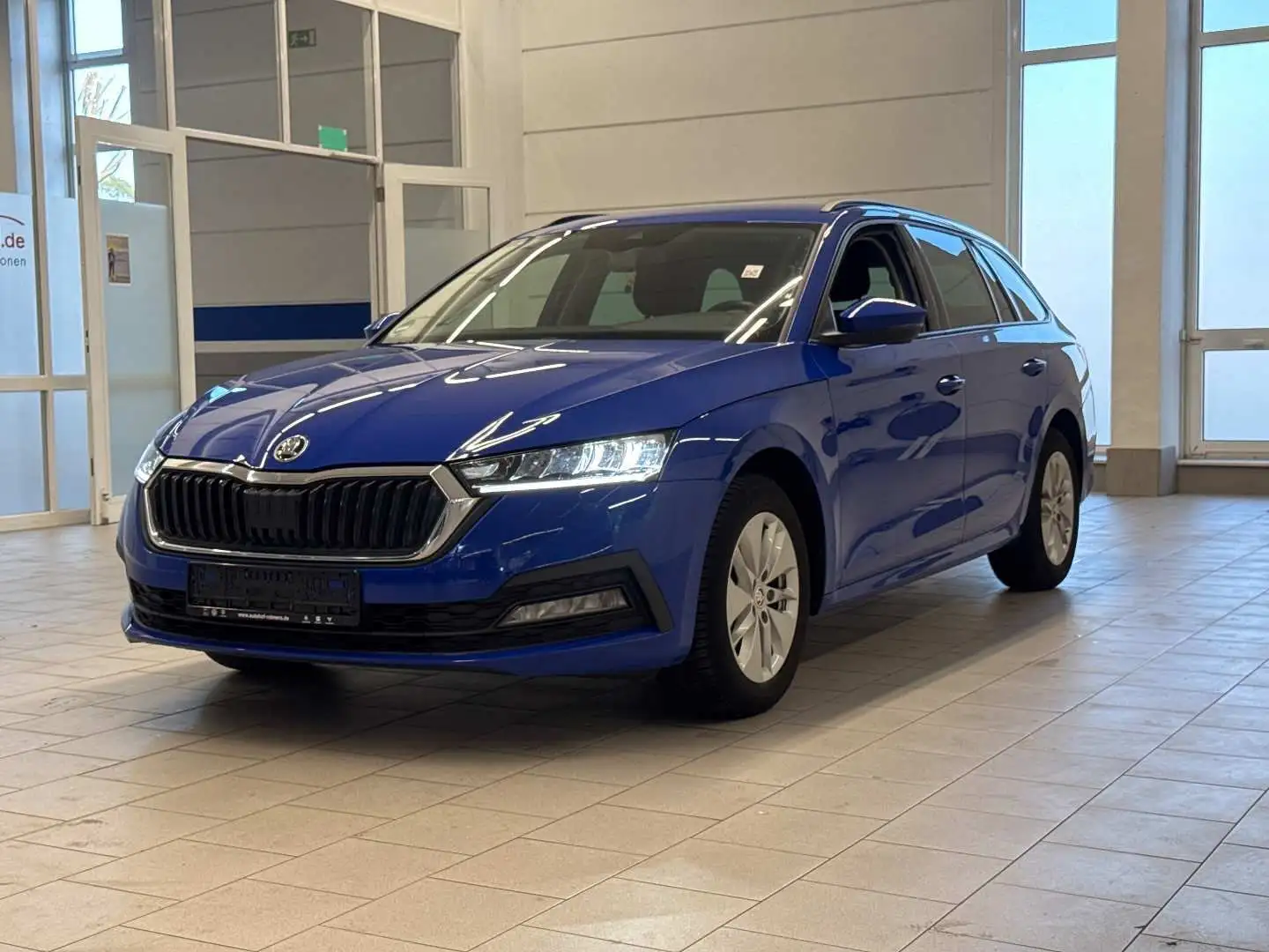 Skoda Octavia Octavia DSG-Klimaaut-Navi-Kamera-4xSH-PDCv+h-Alu Blau - 1