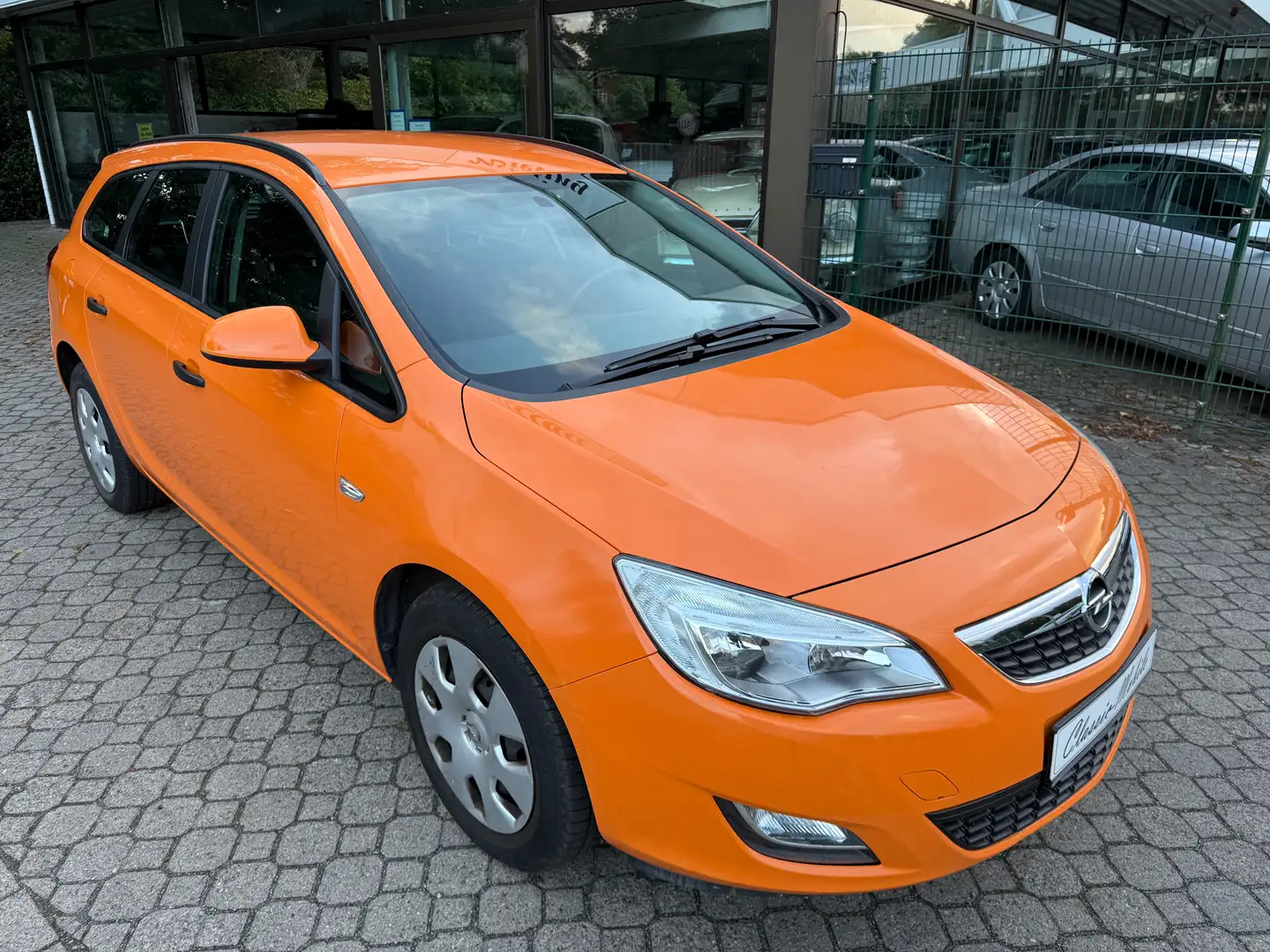 Opel Astra J Sports Tourer 1.4 Selection *nur 52 TKM*HU neu* Orange - 1