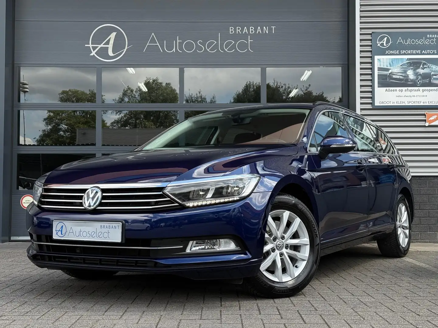 Volkswagen Passat Variant 1.4 TSI ACT Highline DSG Navi LED Blauw - 1