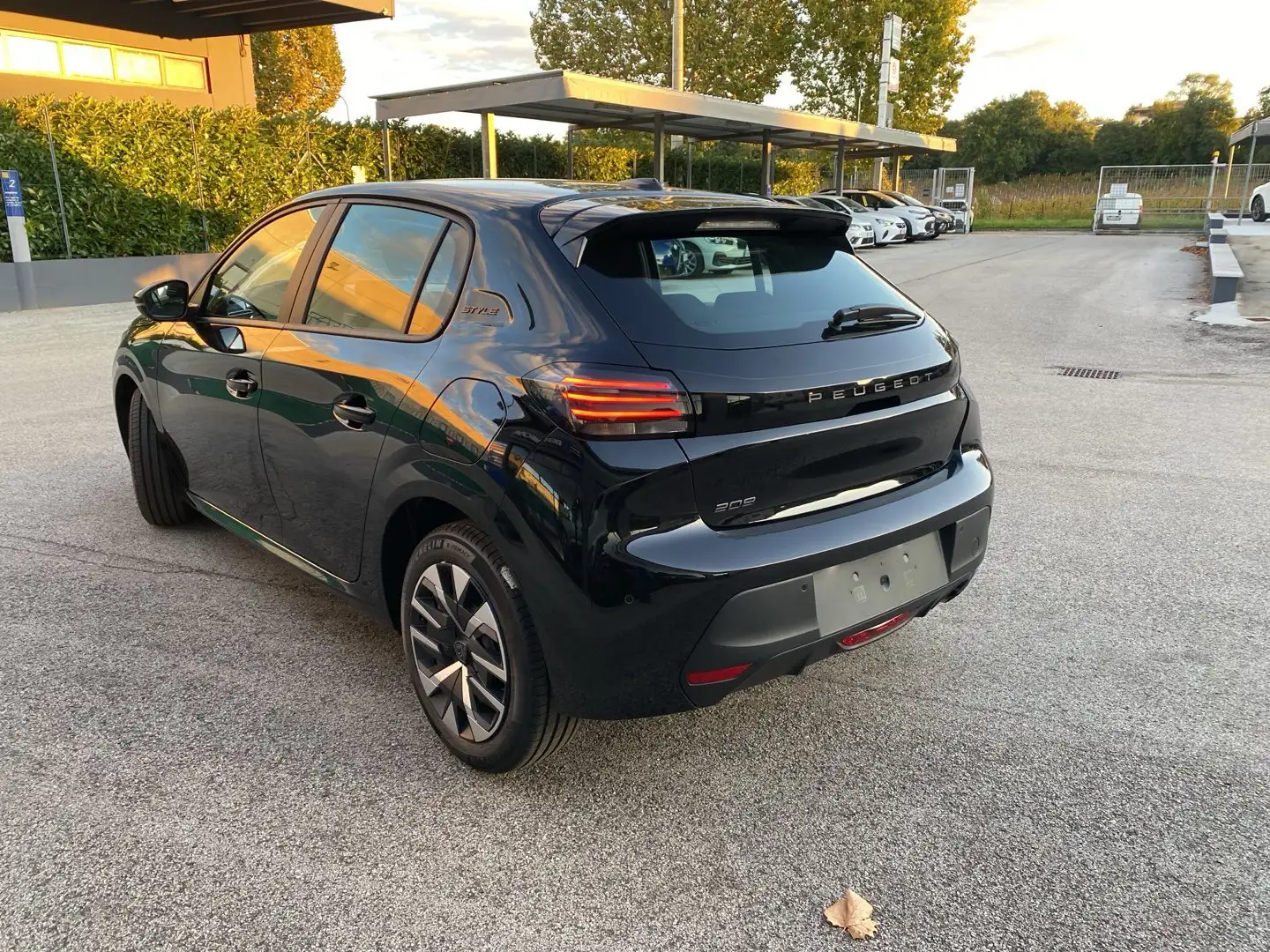 Peugeot 208 208 PureTech 100 Stop&Start 5 porte Style Zwart - 2