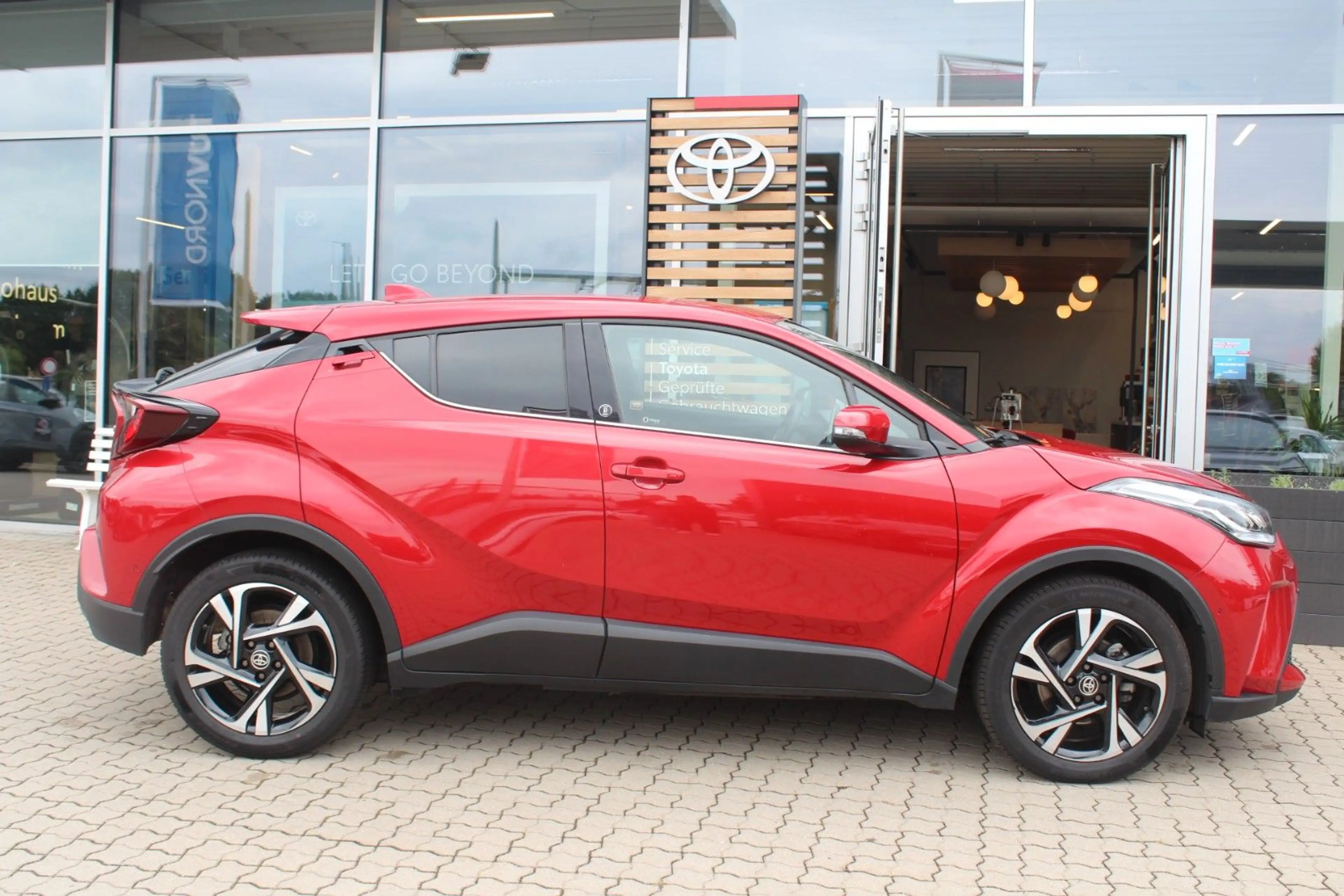 Toyota C-HR Hybrid Team D*LED*PDC*KAMERA*SHZ*NAVI*1HAND — photo 10