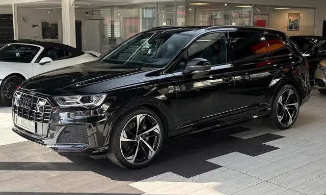 Audi Q7 view 2