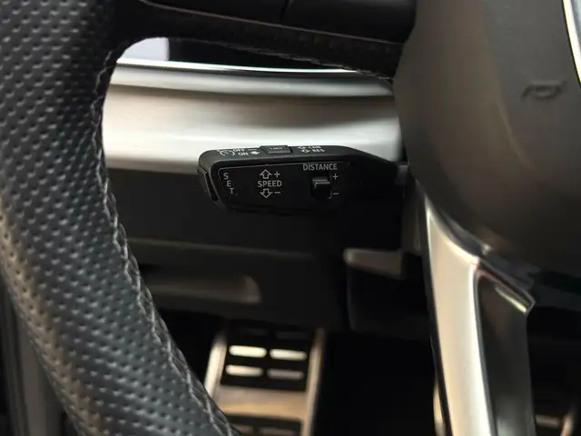 Audi Q7 view 13