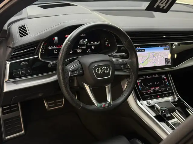 Audi Q7 view 12