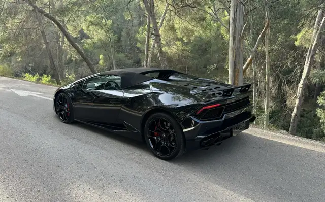 Lamborghini Huracan view 3