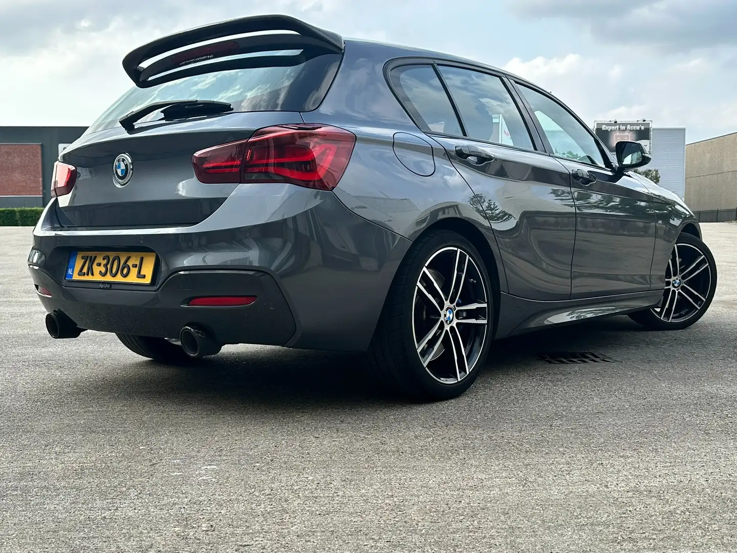 BMW 118 118 Edition MSport Pakket - High Executive Grijs - 1