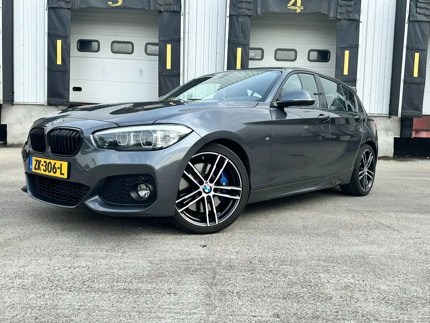 BMW 118 118 Edition MSport Pakket - High Executive Grijs - 2