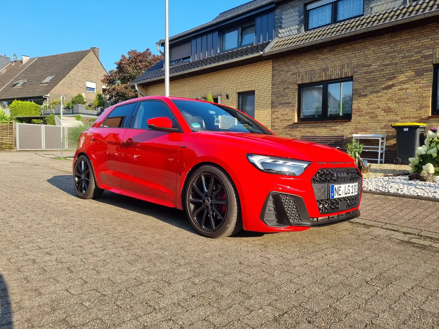 Audi A1 A1 40 TFSI Sportback S tronic S line Rot - 1