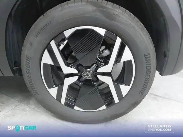Peugeot 2008 view 11