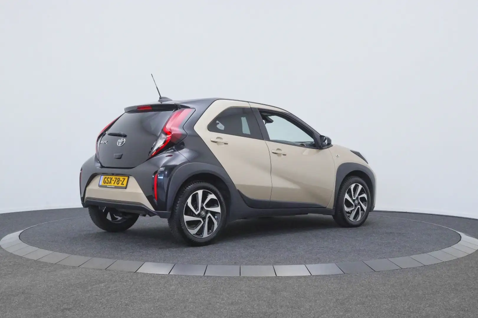 Toyota Aygo X 1.0 VVT-i MT Pulse | All Seasons | Private lease 3 Brun - 2