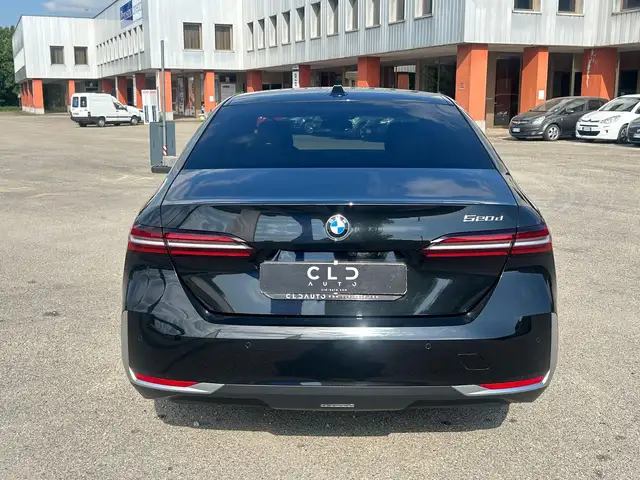 BMW 5 Series view 5
