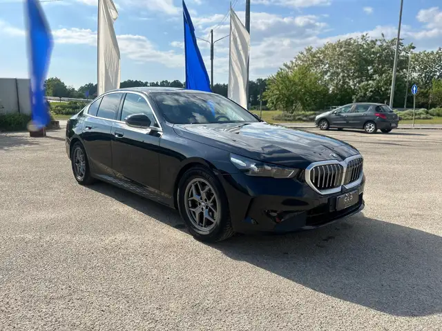 BMW 5 Series view 3