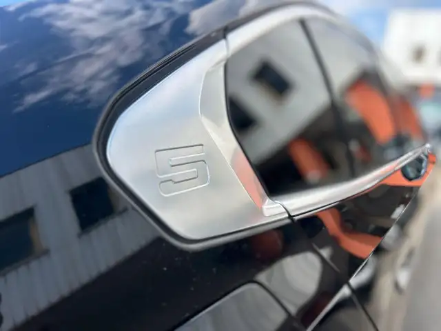 BMW 5 Series view 7