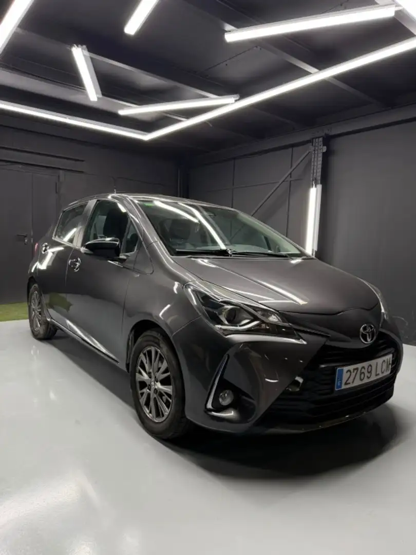 Toyota Yaris 1.5 Active Gris - 2