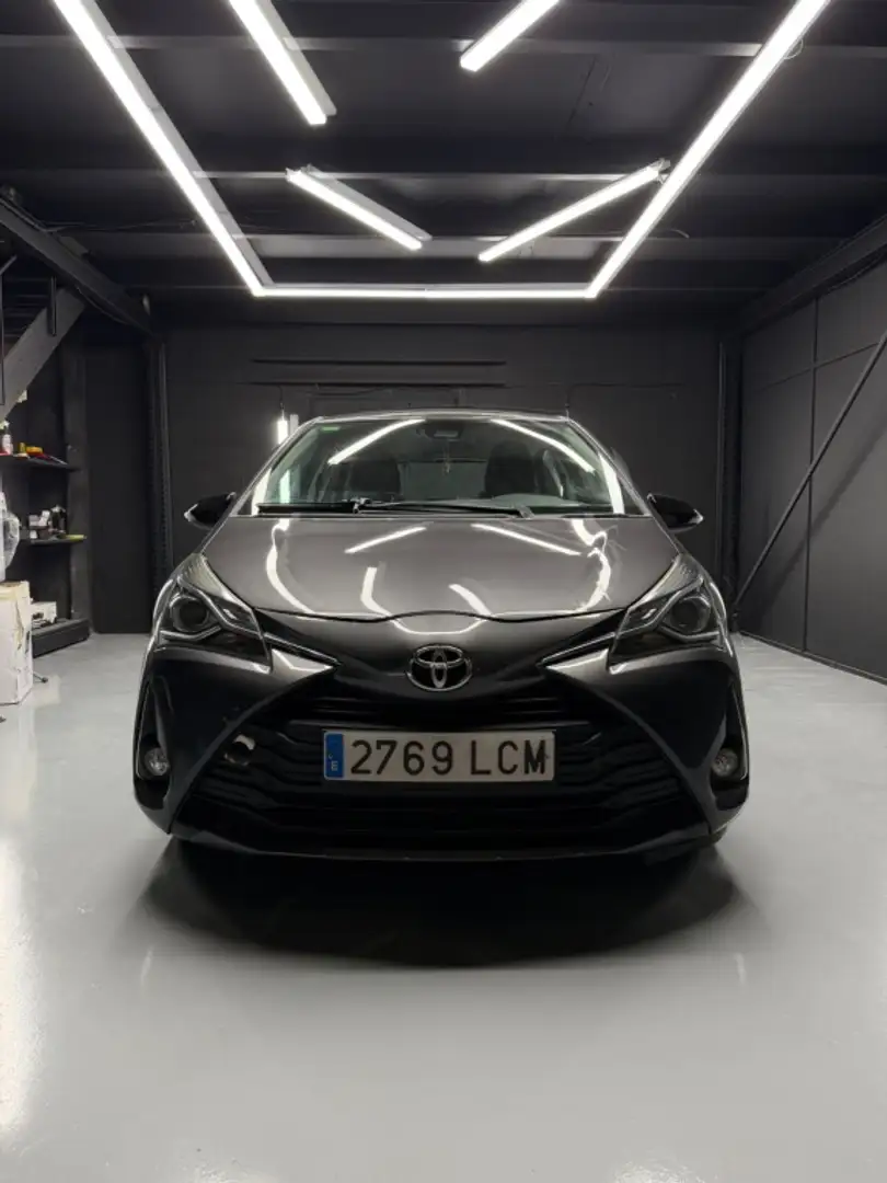 Toyota Yaris 1.5 Active Gris - 1
