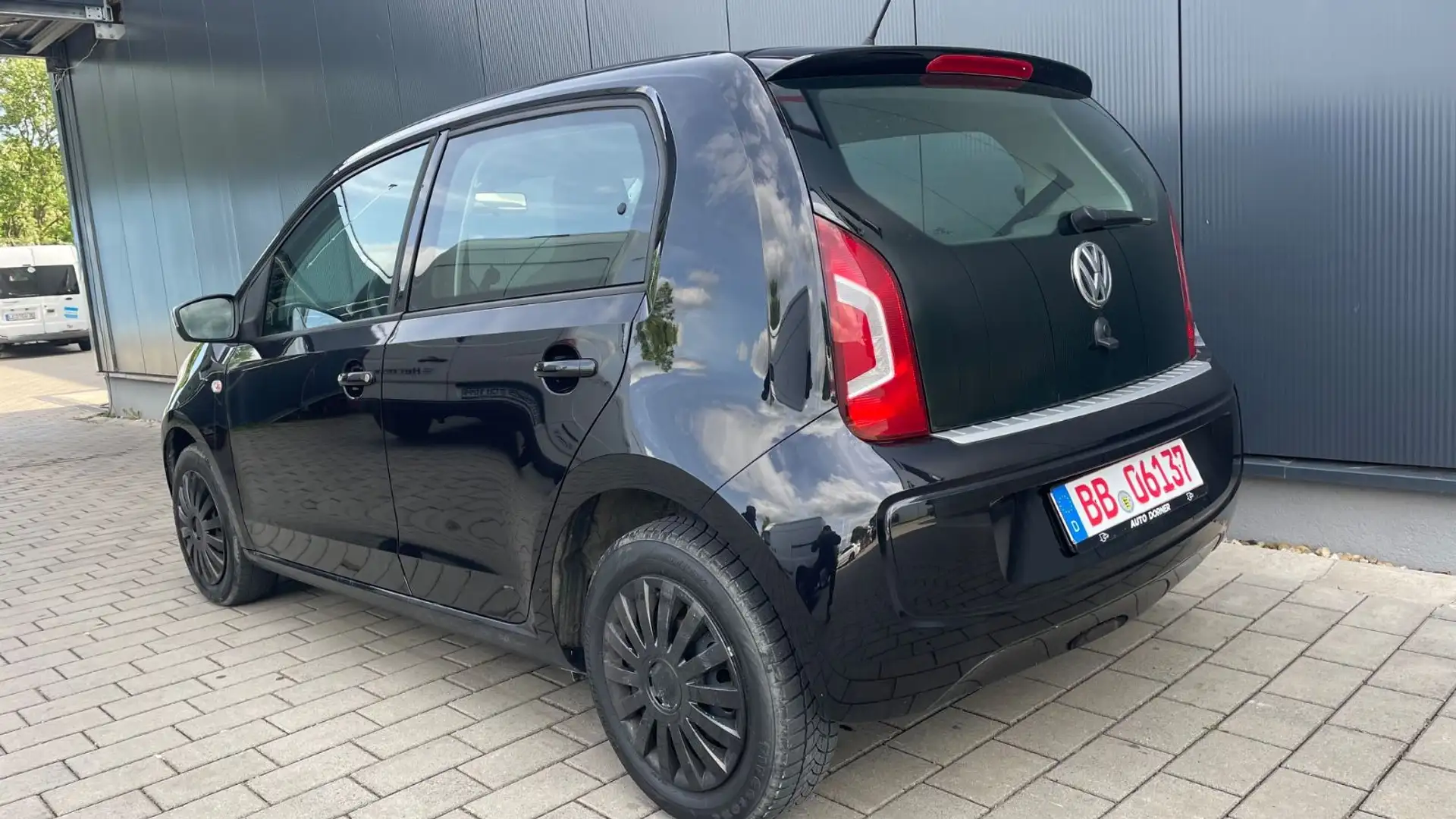 Volkswagen up! -5 Türen-KLIMA-SHZ-TÜV NEU-Garantie Schwarz - 2