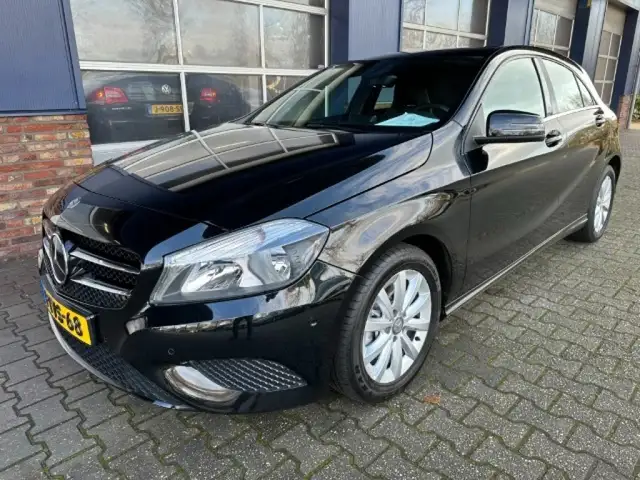 Mercedes-Benz 180 AMBITION Applecarplay/Androidauto, Stoelverwar
