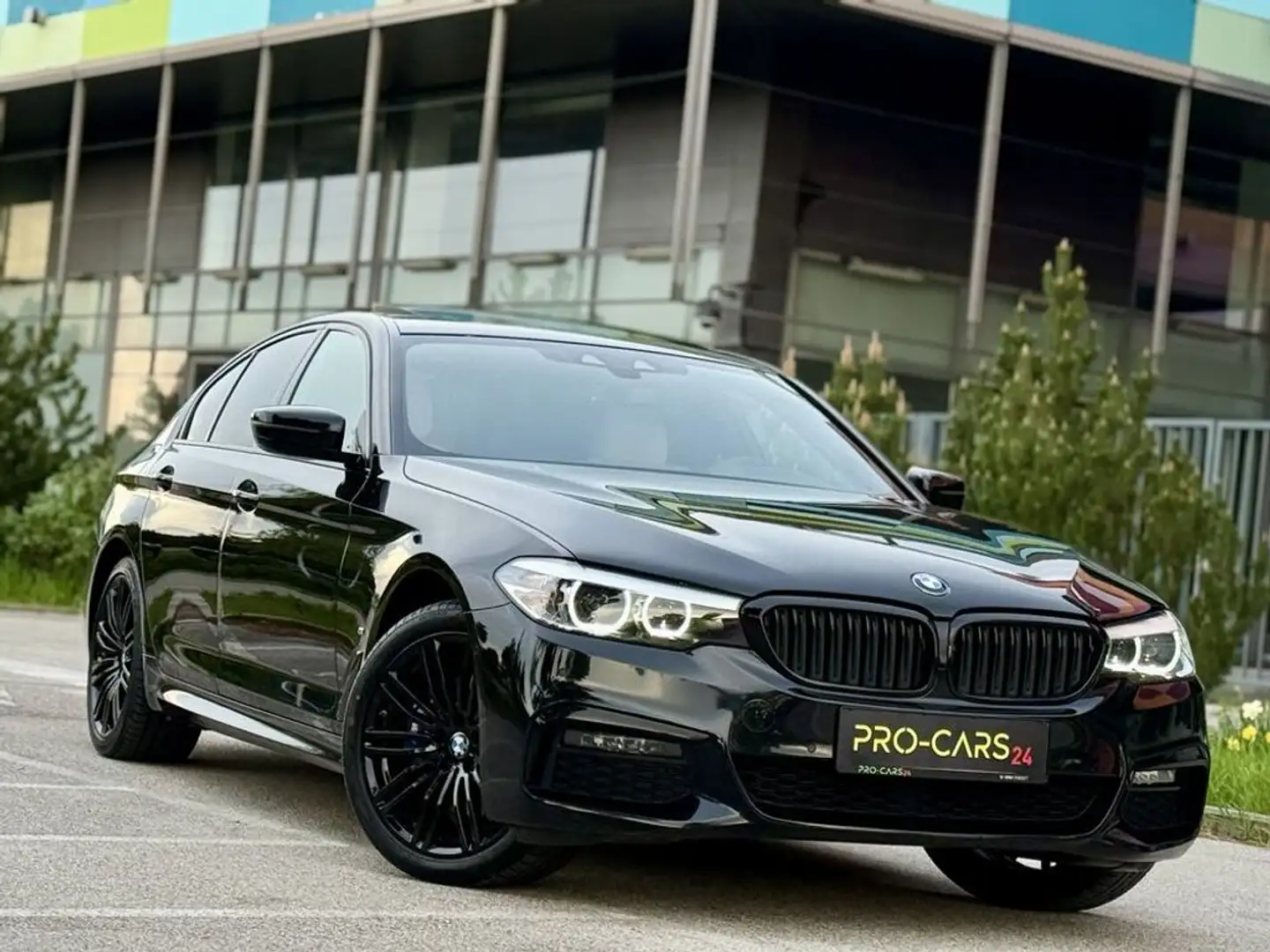 BMW 530 e // M-Sport // GARANTIE // HARMAN Noir - 1