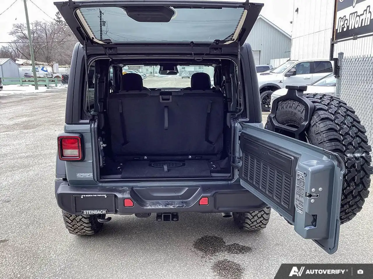 Jeep Wrangler photo Jeep Wrangler