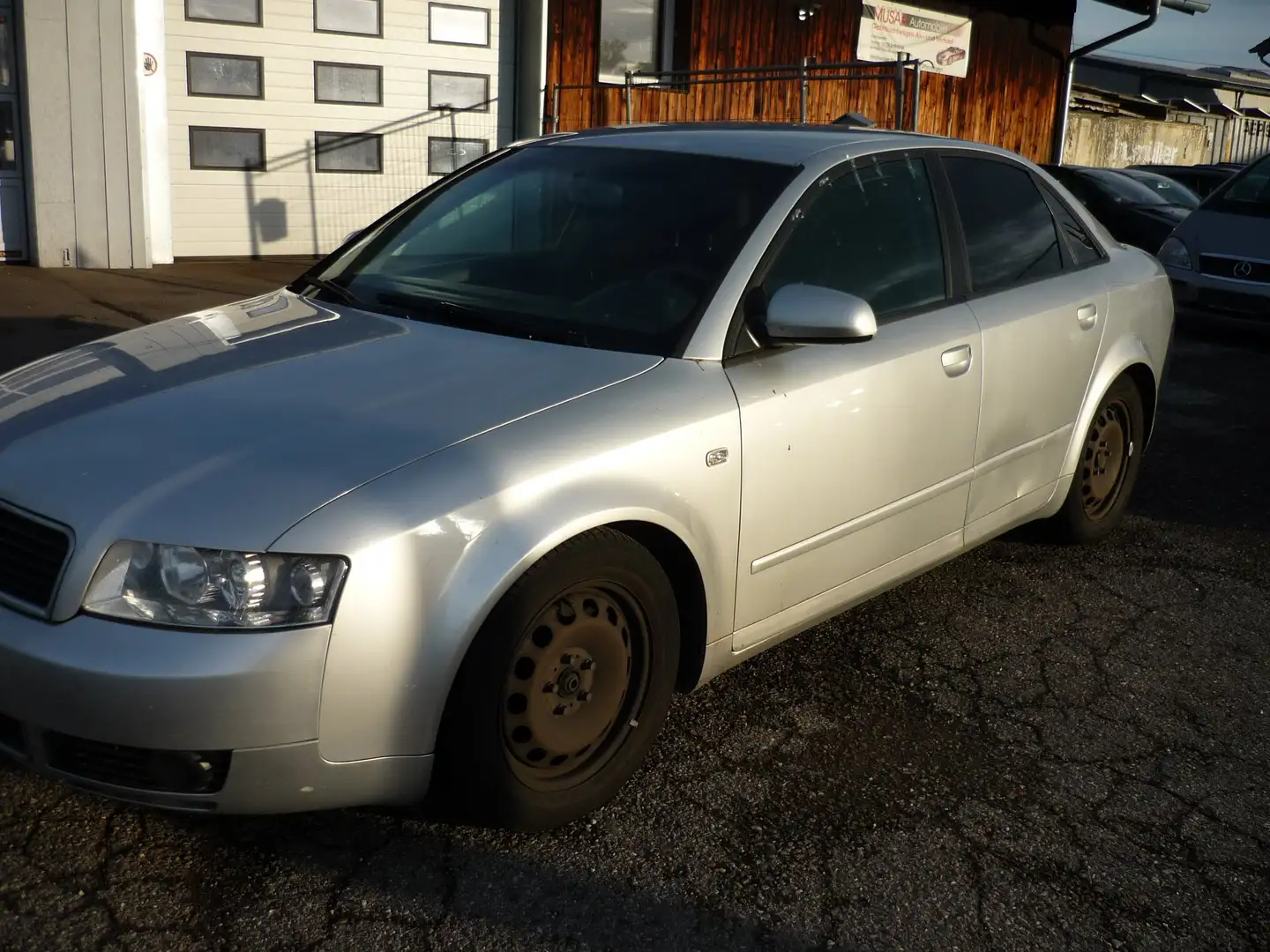 Audi A4 2.4 Automatik Silber - 2