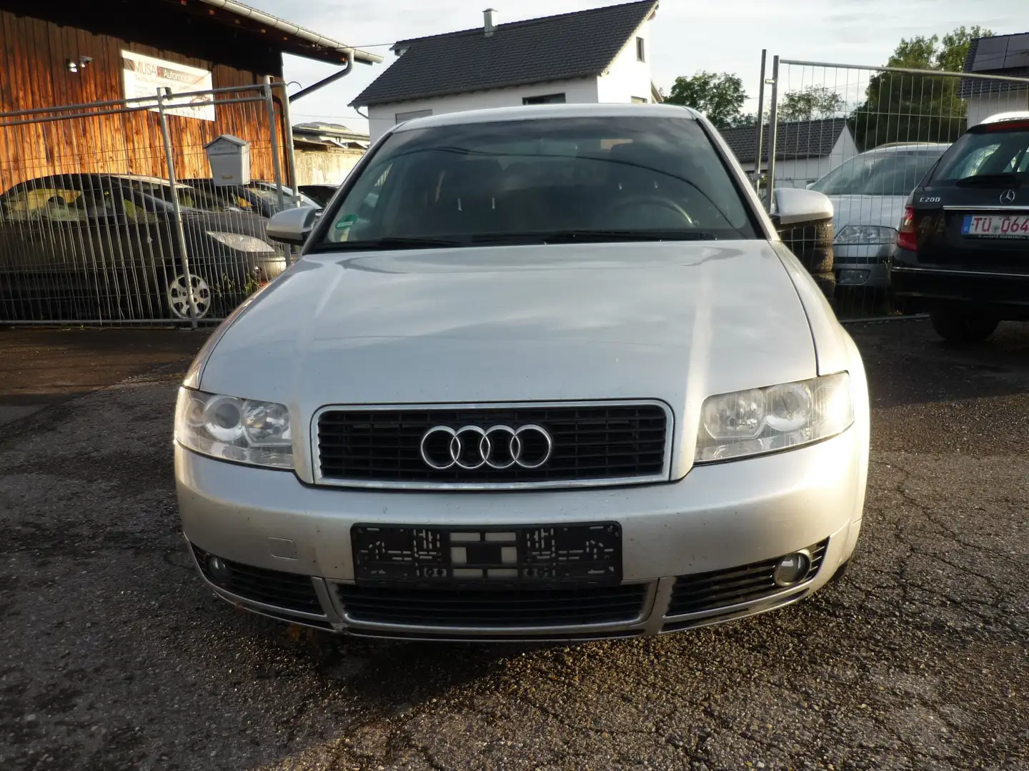 Audi A4 2.4 Automatik Silber - 1