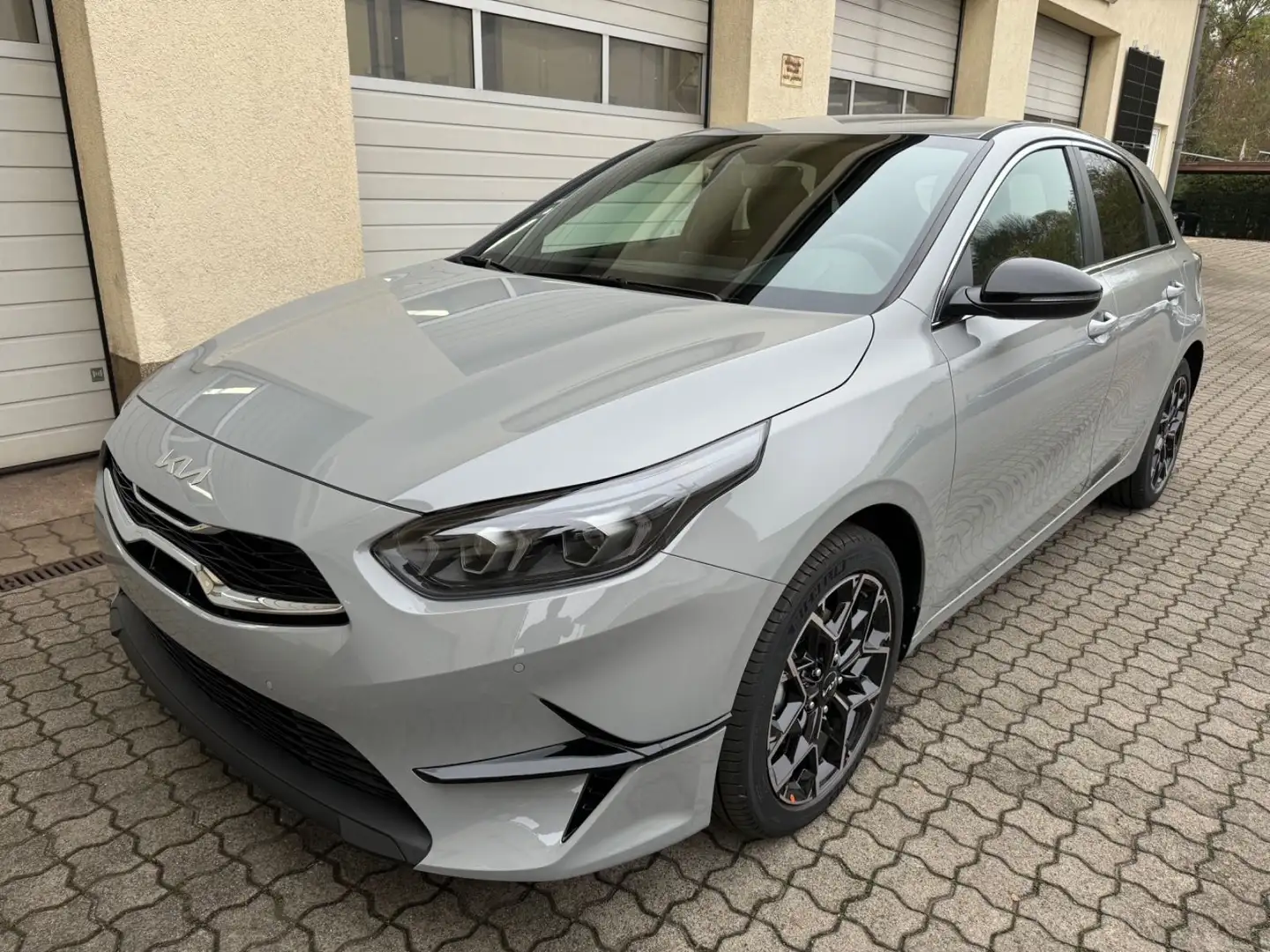 Kia Ceed / cee'd 1.5 T-GDI Nightline Edition Grigio - 1