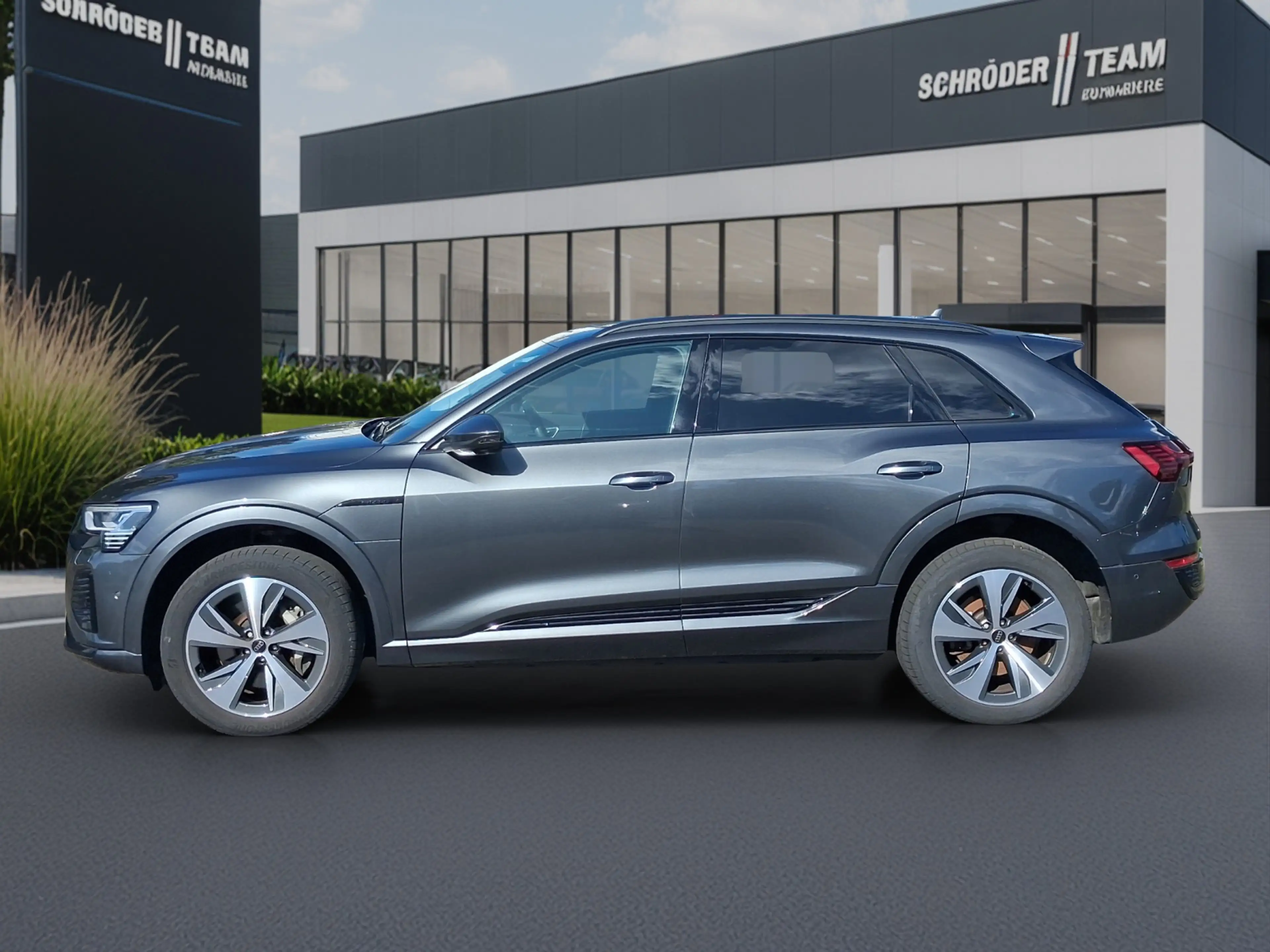Audi Q8 e-tron 55 quattro S line Pano HuD Luftfederung Ambient... — photo 2
