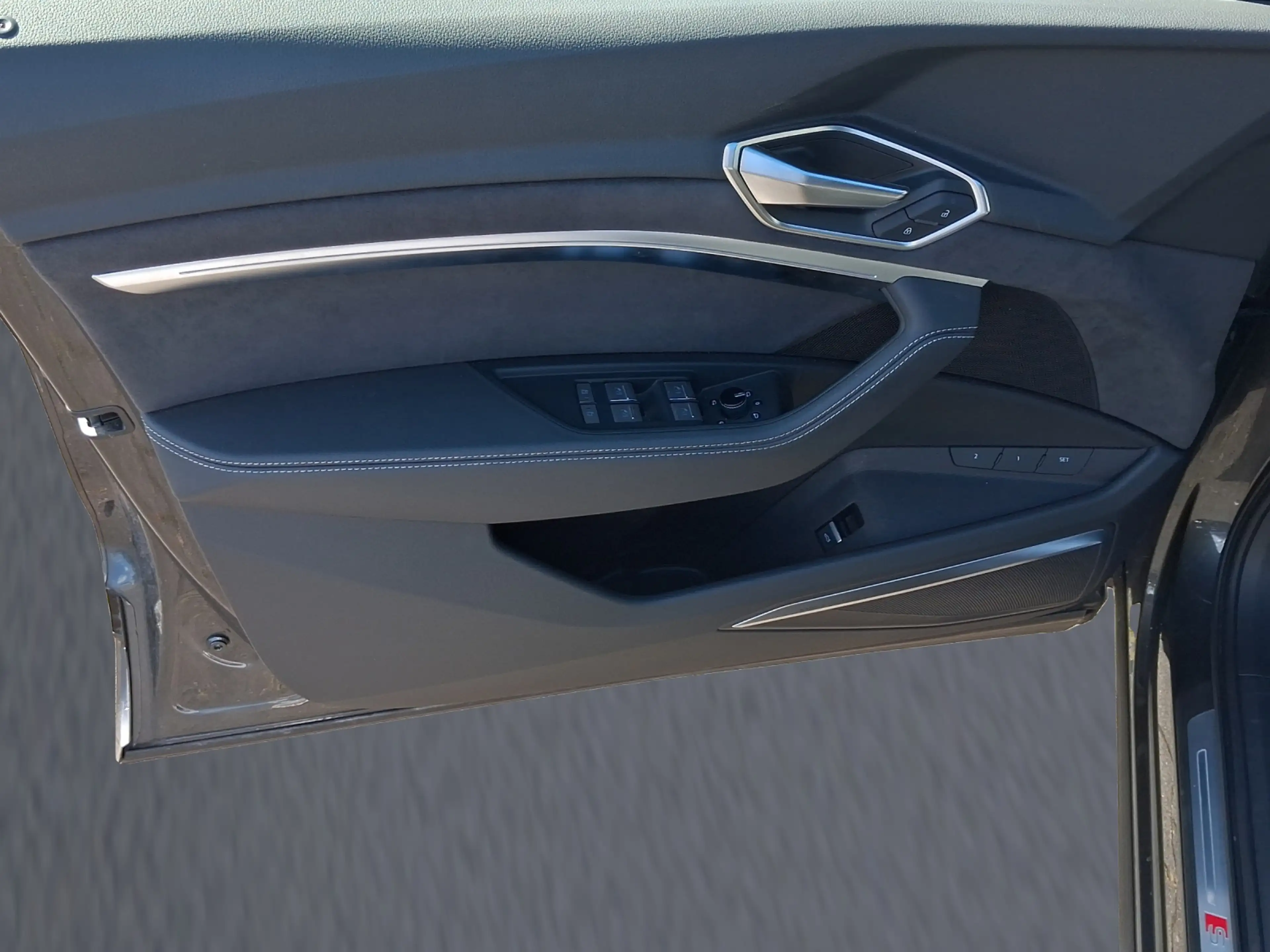 Audi Q8 e-tron 55 quattro S line Pano HuD Luftfederung Ambient... — photo 12