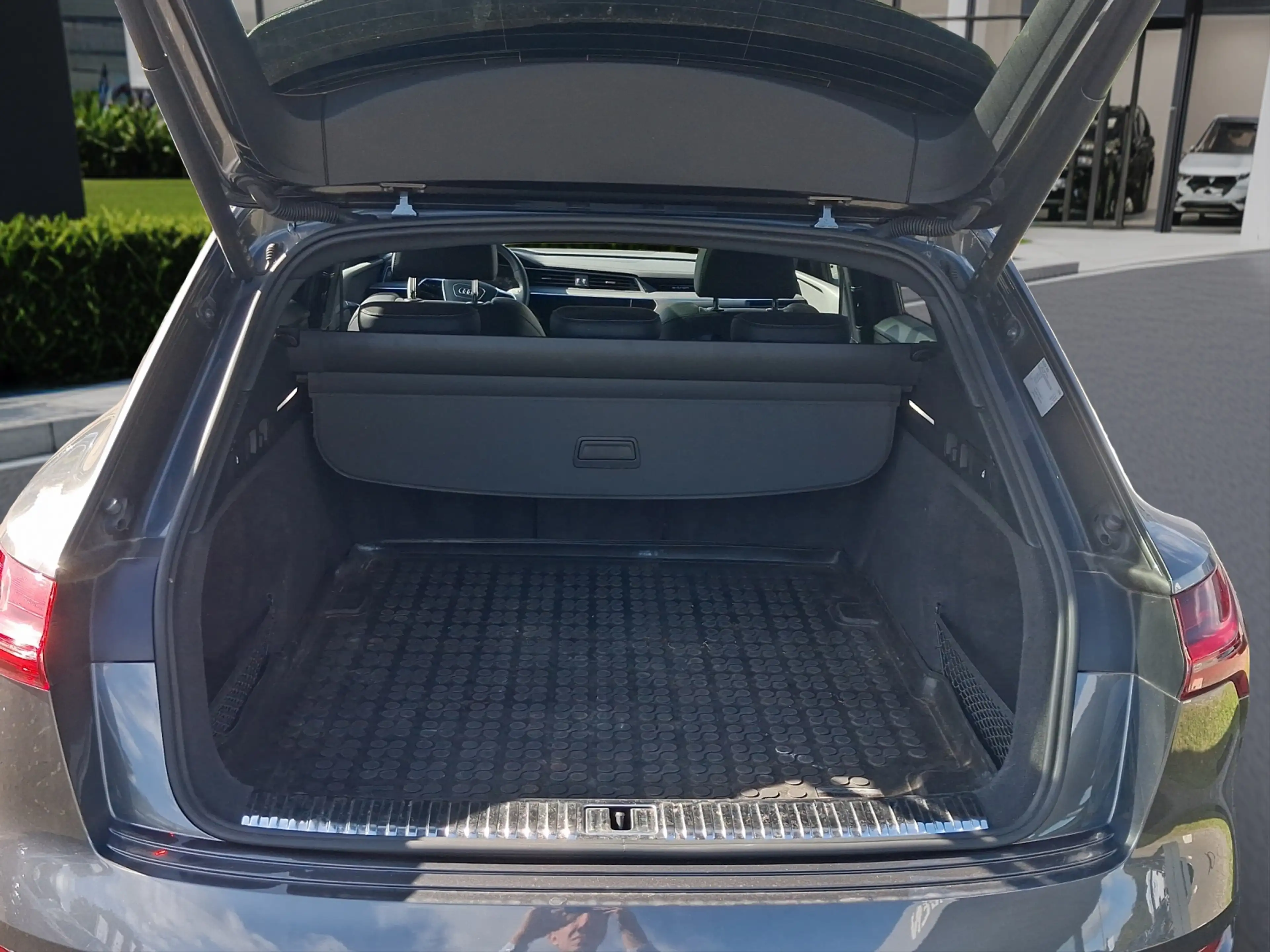 Audi Q8 e-tron 55 quattro S line Pano HuD Luftfederung Ambient... — photo 14