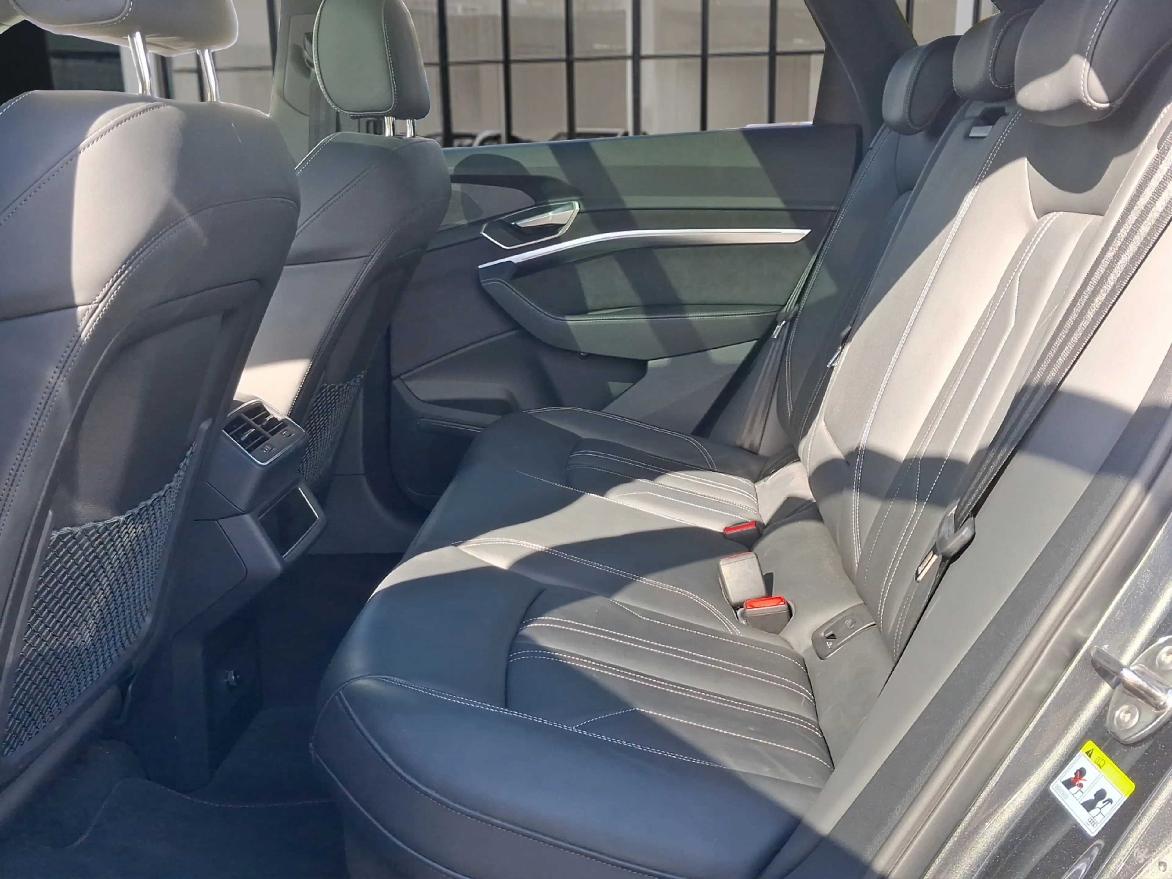 Audi Q8 e-tron 55 quattro S line Pano HuD Luftfederung Ambient... — photo 6