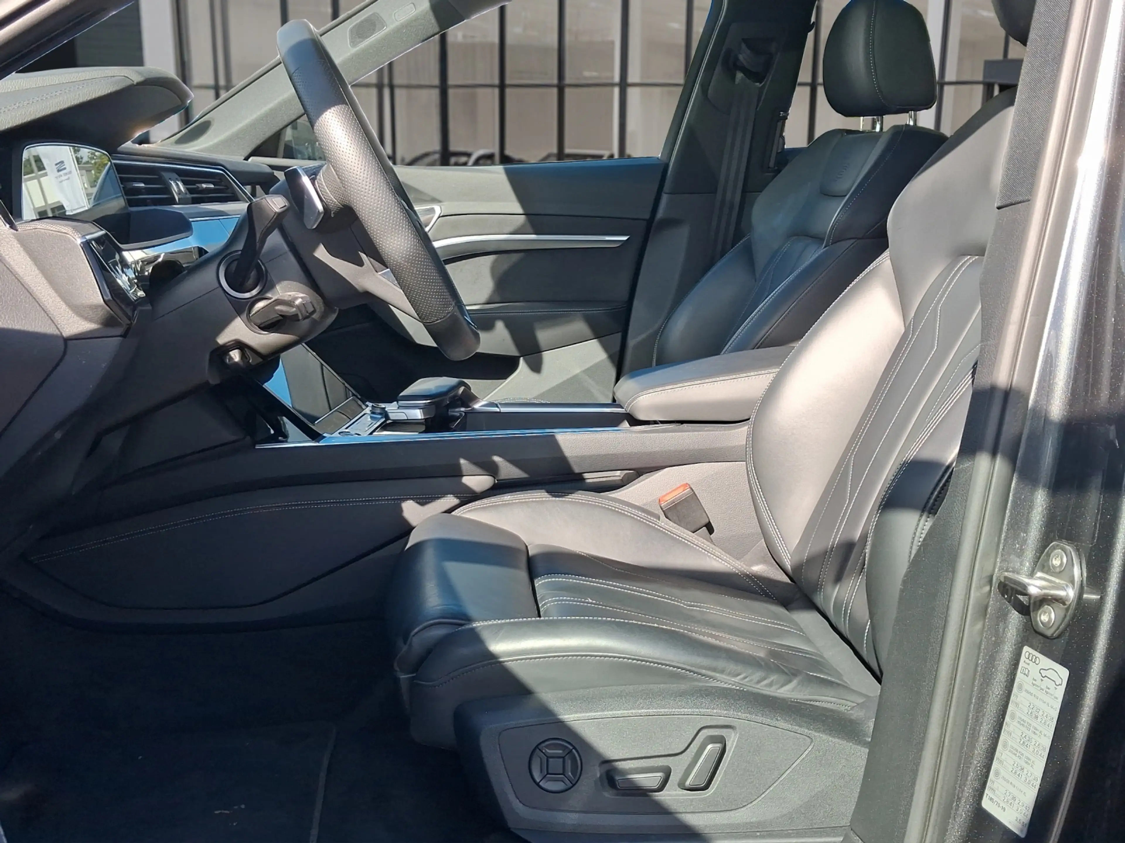 Audi Q8 e-tron 55 quattro S line Pano HuD Luftfederung Ambient... — photo 5