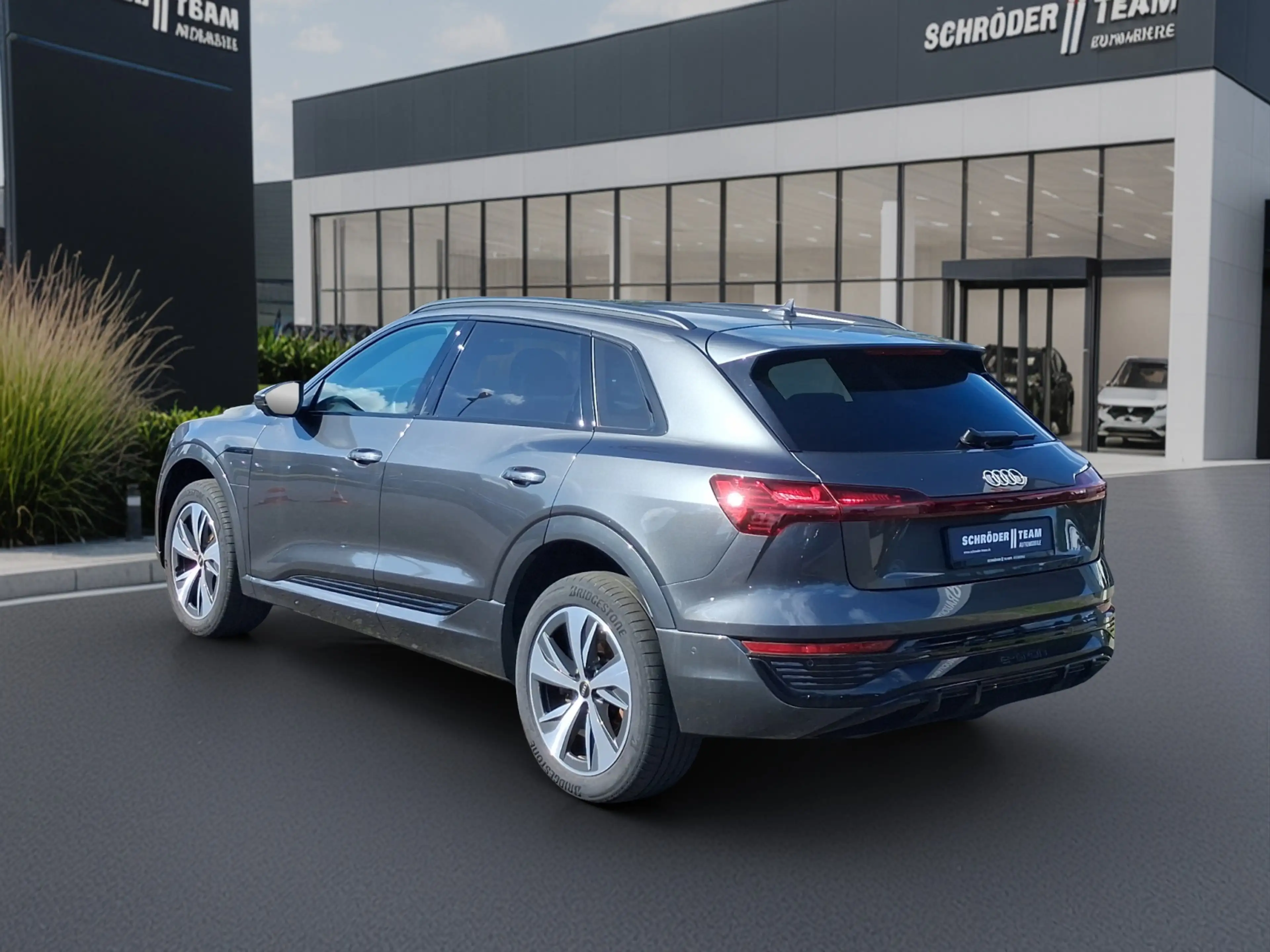 Audi Q8 e-tron 55 quattro S line Pano HuD Luftfederung Ambient... — photo 3