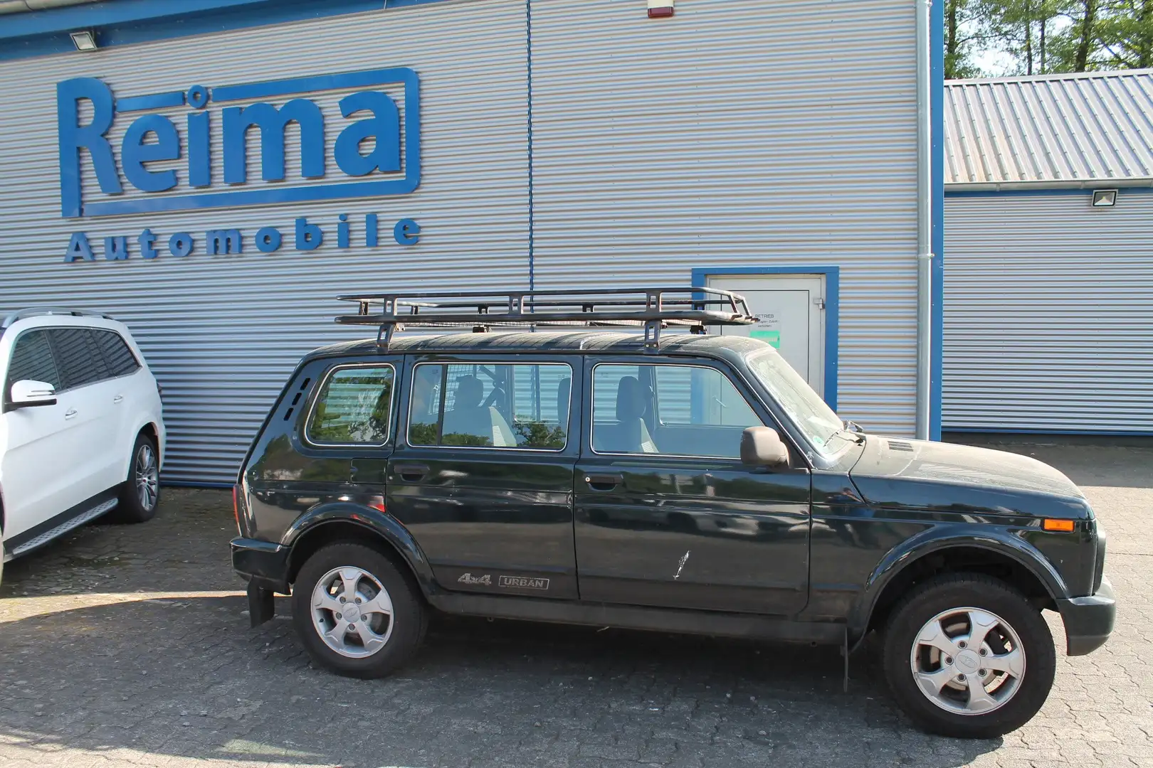 Lada Niva Taiga, 4x4 Urban, 4-türig, Anhängerkupplung Grün - 1