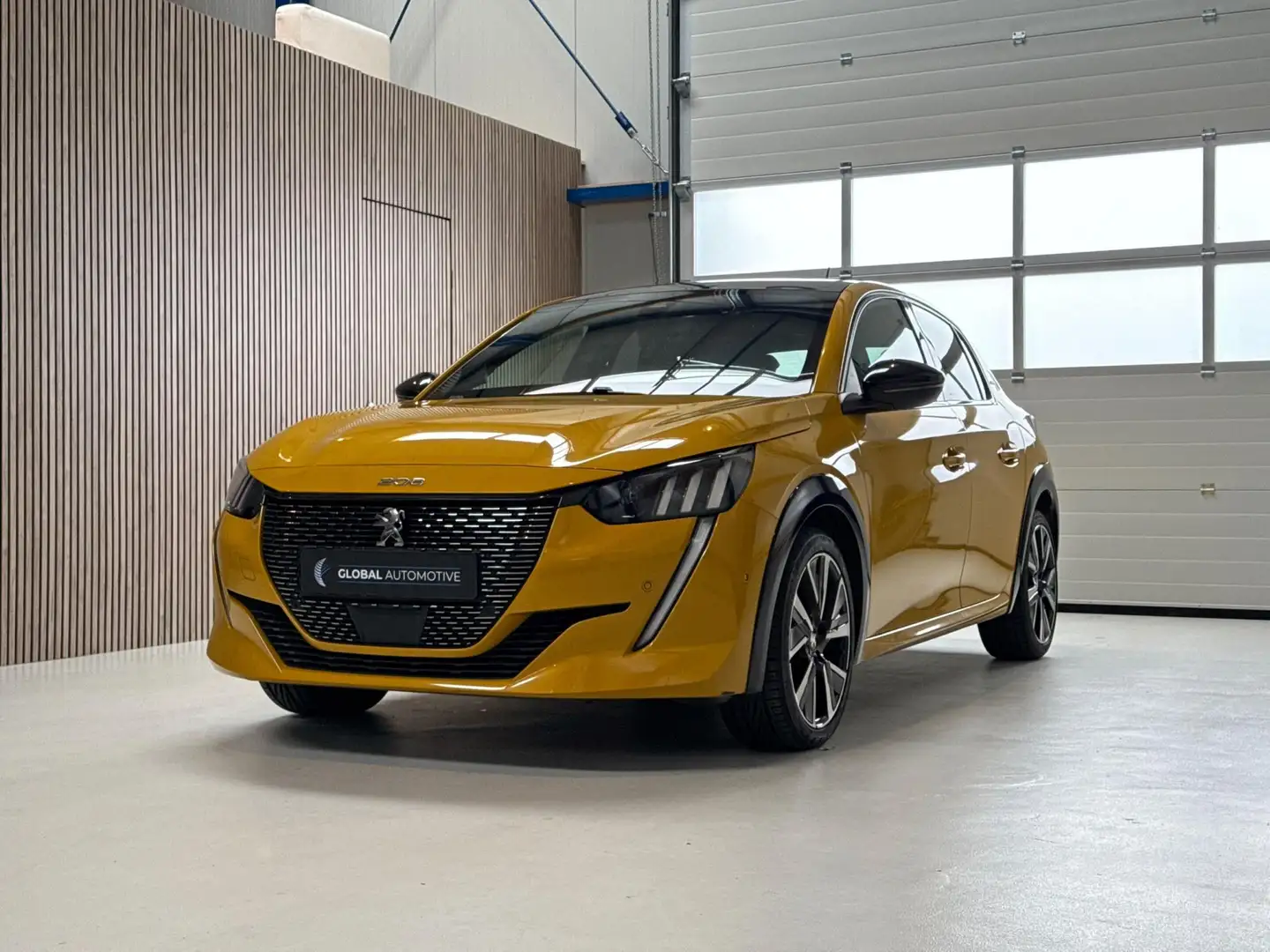 Peugeot 208 1.2 PureTech GT-Line AUTOMAAT - NAVI - 17'' - CLIM Giallo - 1