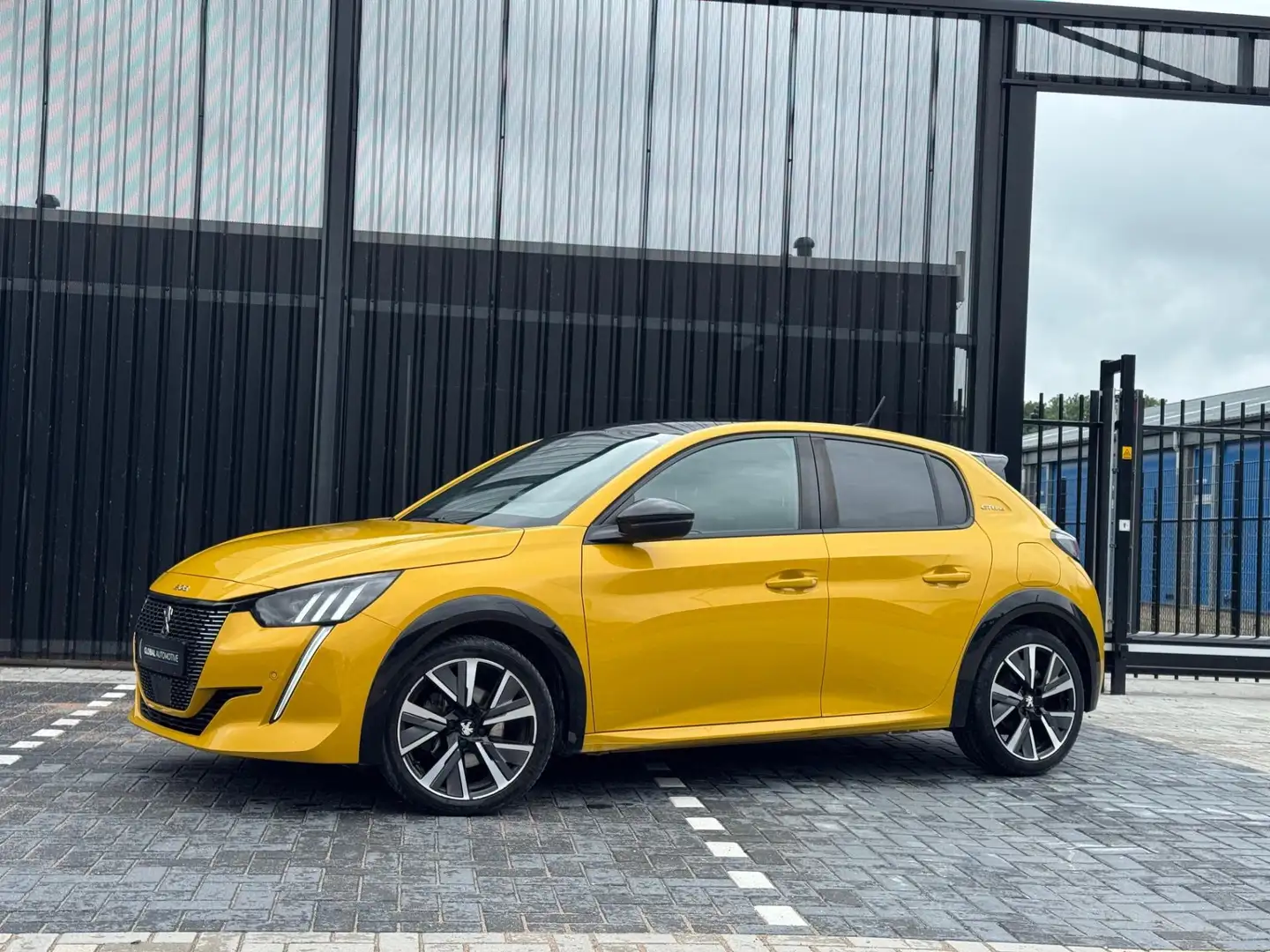 Peugeot 208 1.2 PureTech GT-Line AUTOMAAT - NAVI - 17'' - CLIM Giallo - 2