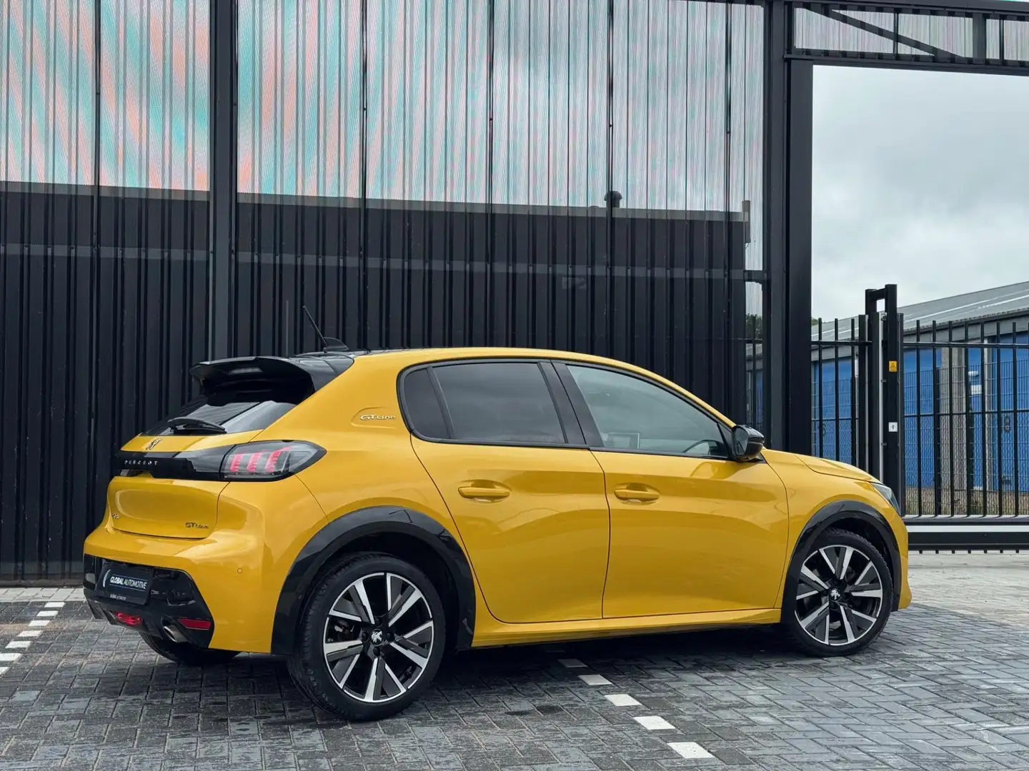 Peugeot 208 1.2 PureTech GT-Line AUTOMAAT - NAVI - 17'' - CLIM Amarillo - 2